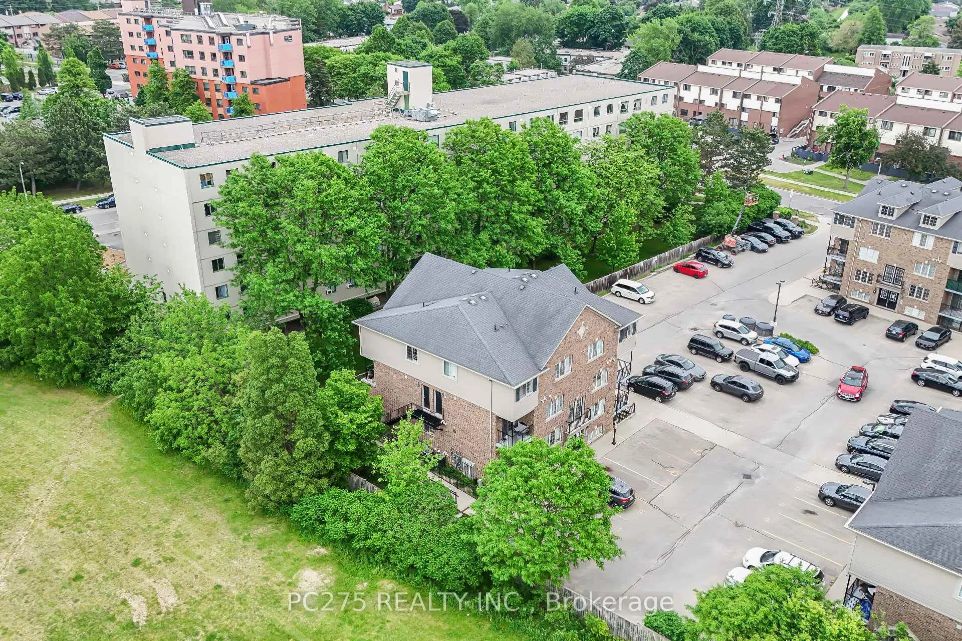 Photo 4 of Unit E37, 12 Holborn Drive, Kitchener, Stanley Park — HOMEH