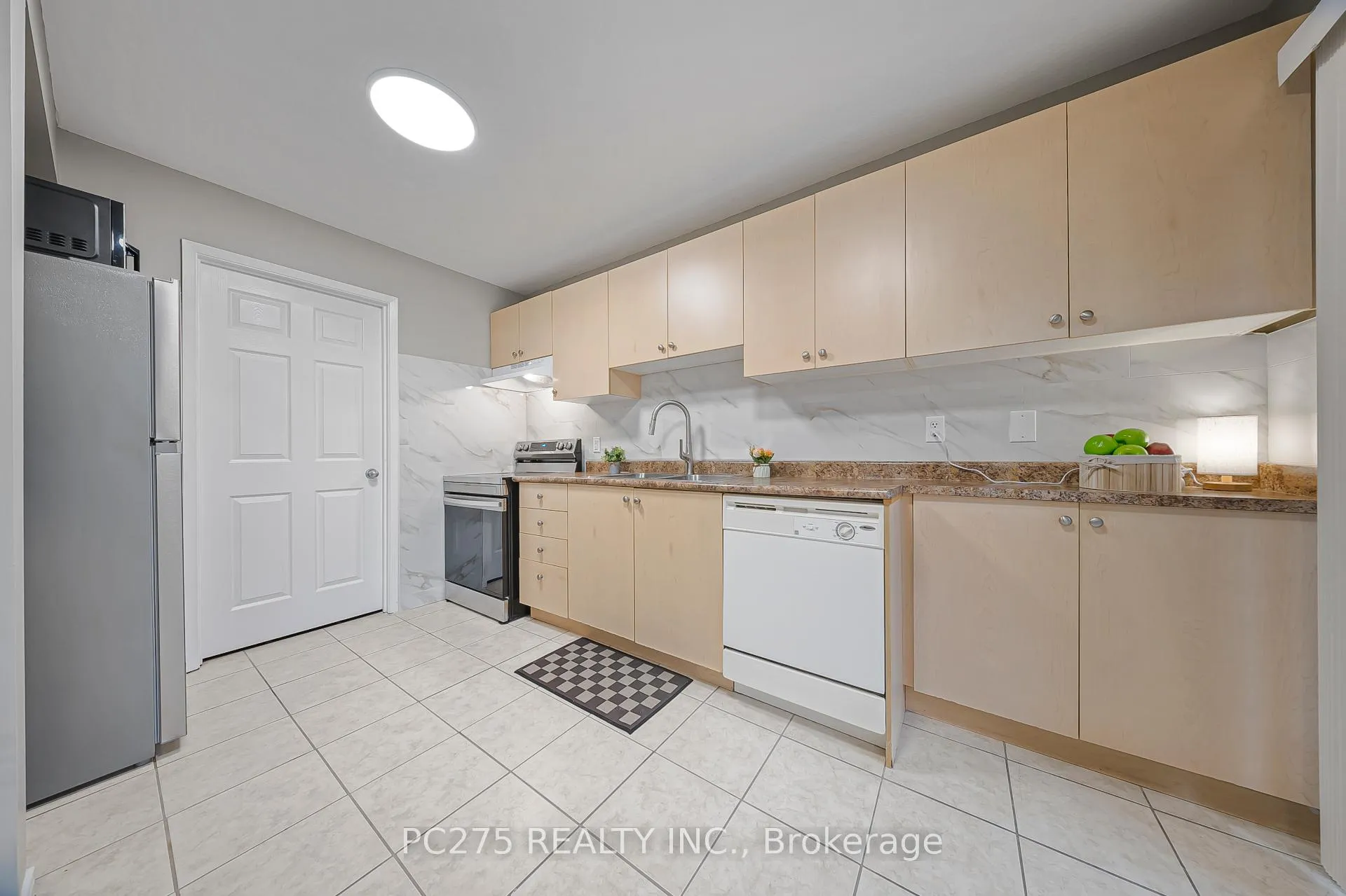 Photo 17 of Unit E37, 12 Holborn Drive, Kitchener, Stanley Park — HOMEH