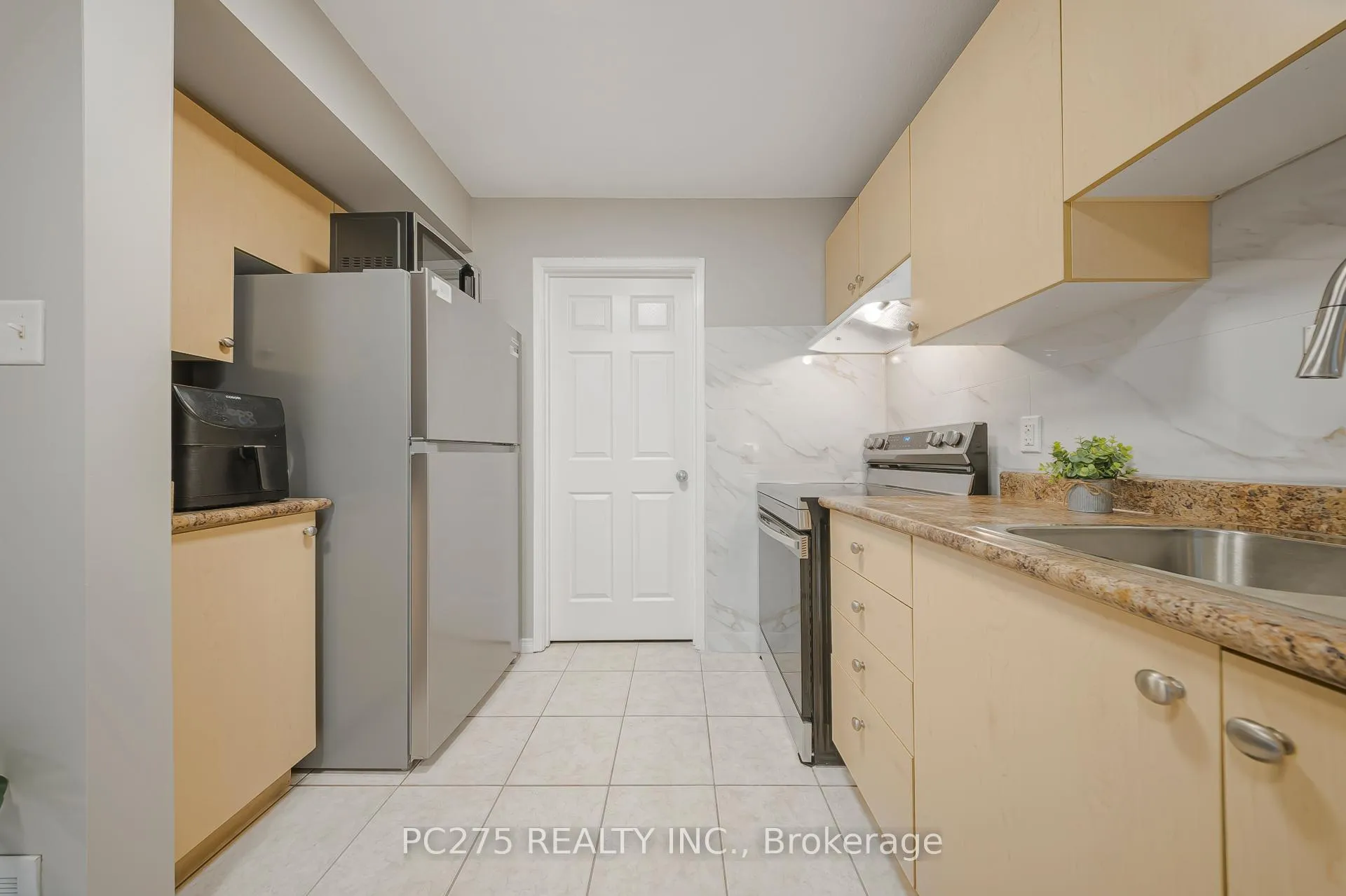 Photo 19 of Unit E37, 12 Holborn Drive, Kitchener, Stanley Park — HOMEH