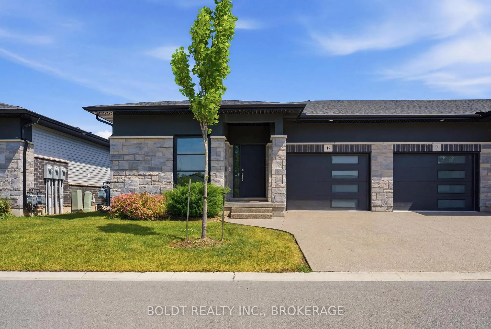 Front of Unit 6, 7138 Parsa Street