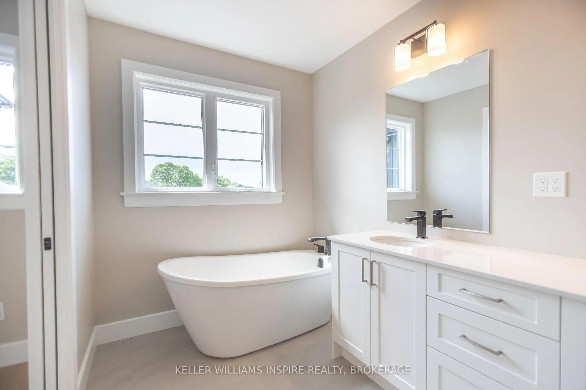 Photo 23 of 128 McDonough Crescent, Loyalist, Amherstview — HOMEH