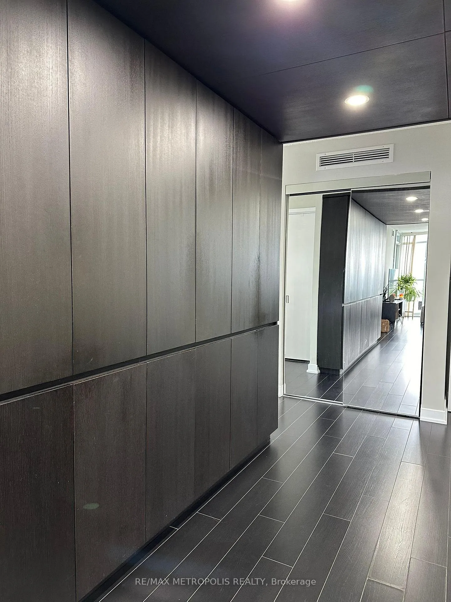 Photo 3 of Unit 2202, 15 Iceboat Terrace, Toronto, Waterfront Communities — HOMEH