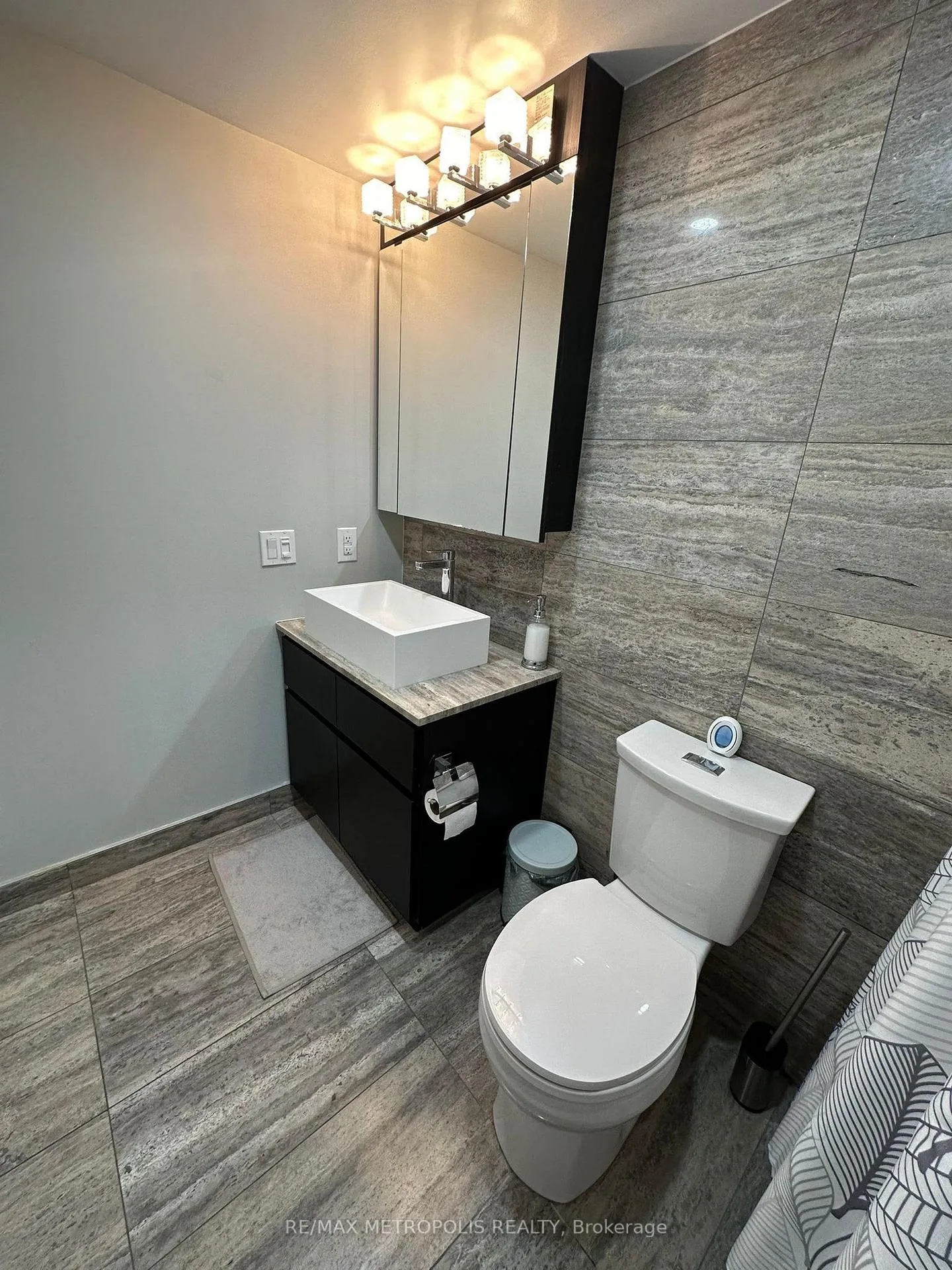 Photo 4 of Unit 2202, 15 Iceboat Terrace, Toronto, Waterfront Communities — HOMEH