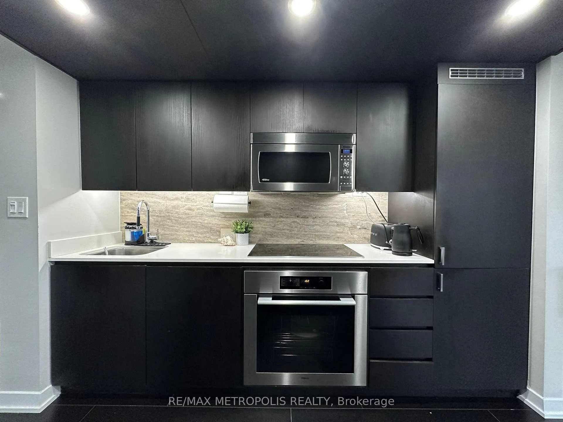 Photo 5 of Unit 2202, 15 Iceboat Terrace, Toronto, Waterfront Communities — HOMEH