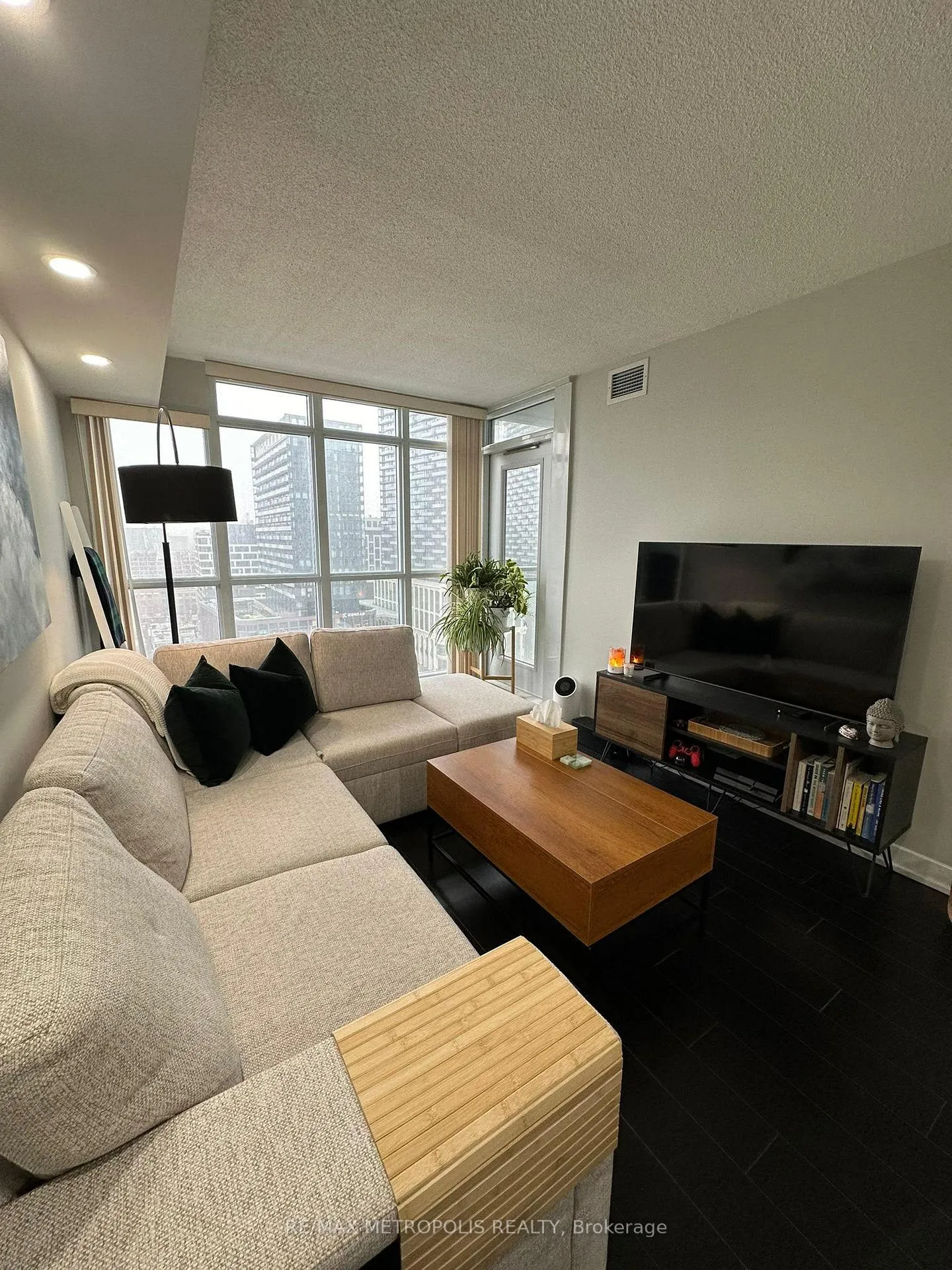 Photo 7 of Unit 2202, 15 Iceboat Terrace, Toronto, Waterfront Communities — HOMEH