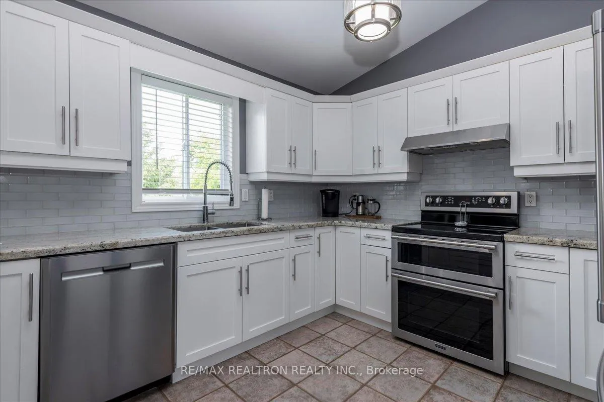 Photo 9 of 4 Templeton Drive, Clearview, New Lowell — HOMEH