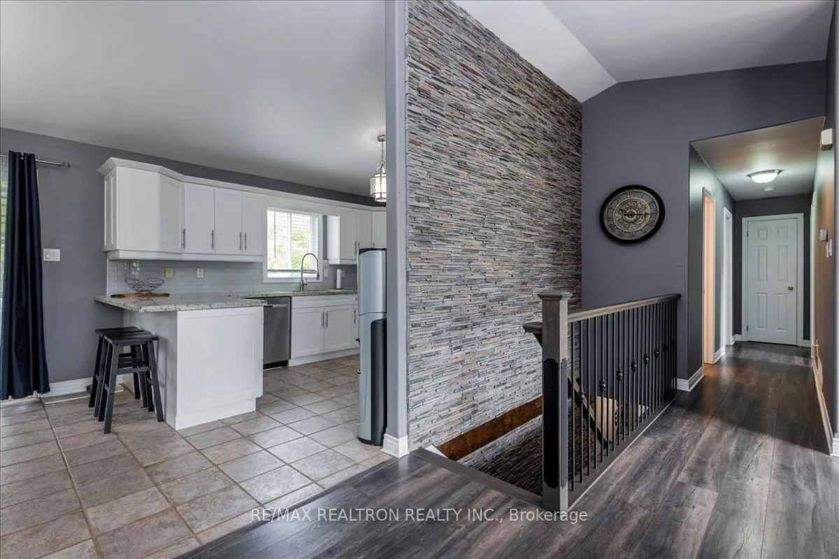 Photo 13 of 4 Templeton Drive, Clearview, New Lowell — HOMEH