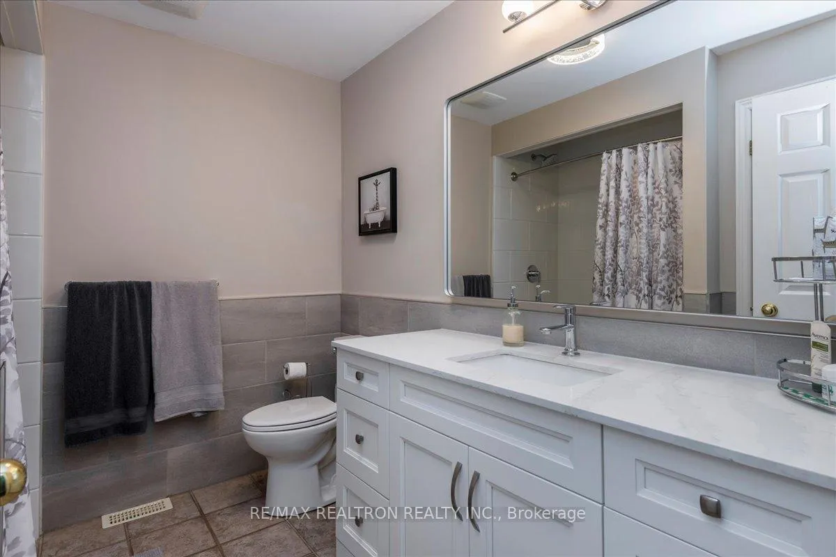 Photo 17 of 4 Templeton Drive, Clearview, New Lowell — HOMEH