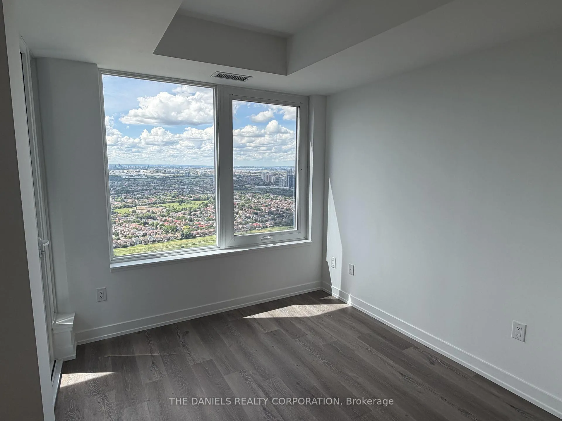 Photo 6 of Unit 4502, 395 Square One Drive, Mississauga, City Centre — HOMEH