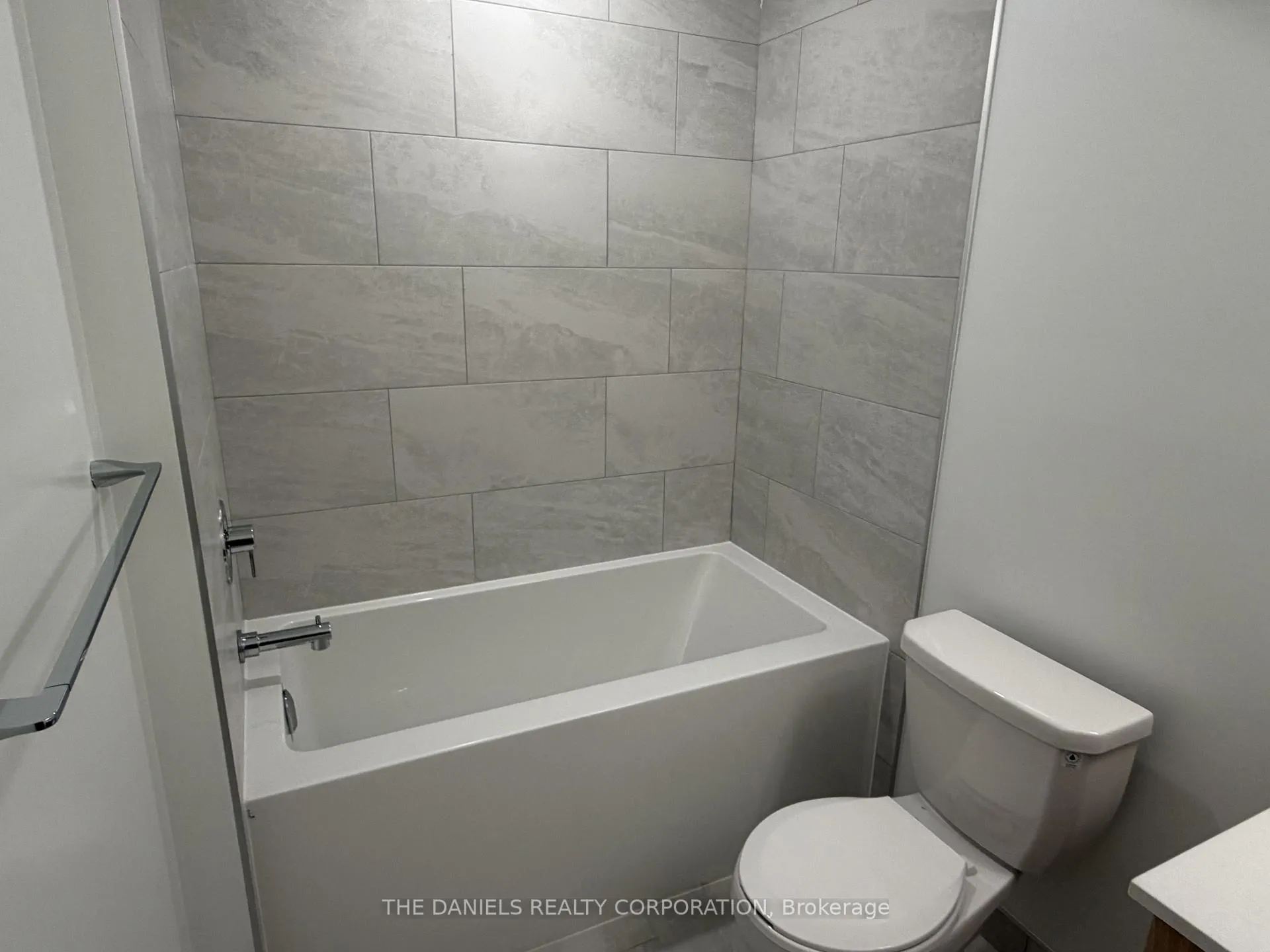 Photo 10 of Unit 4502, 395 Square One Drive, Mississauga, City Centre — HOMEH