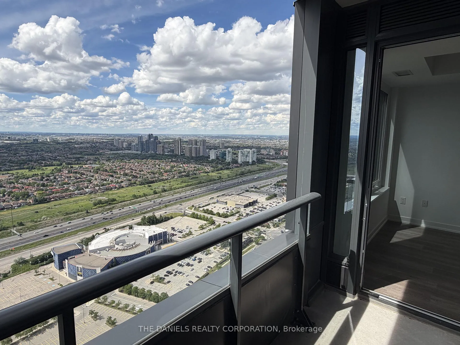 Photo 13 of Unit 4502, 395 Square One Drive, Mississauga, City Centre — HOMEH