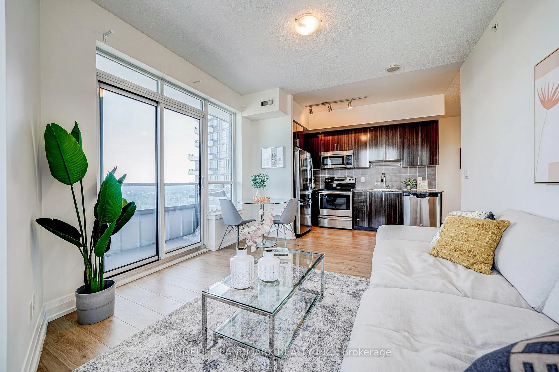 Photo 2 of Unit 2701, 7171 Yonge Street, Markham, Grandview — HOMEH