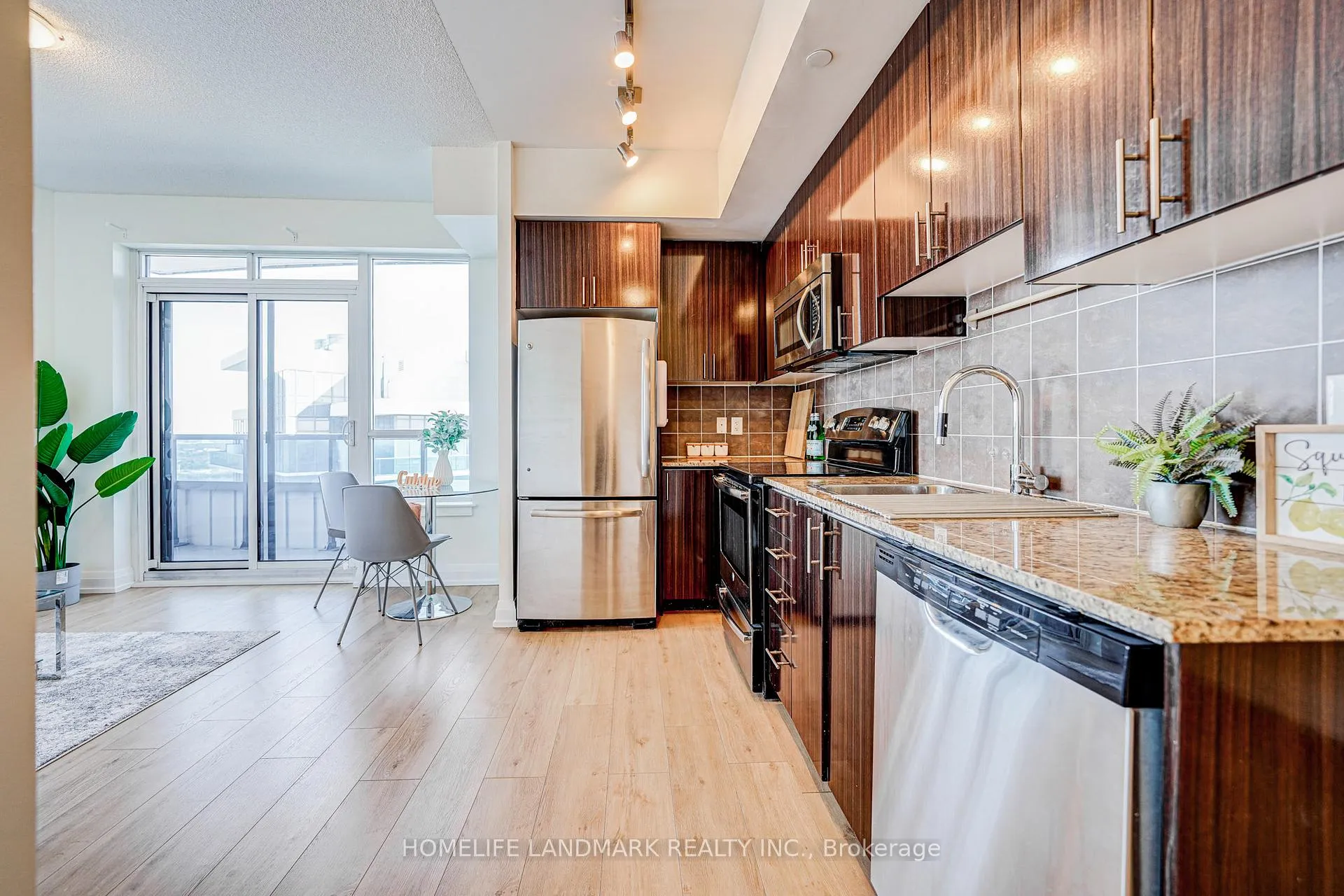 Photo 4 of Unit 2701, 7171 Yonge Street, Markham, Grandview — HOMEH