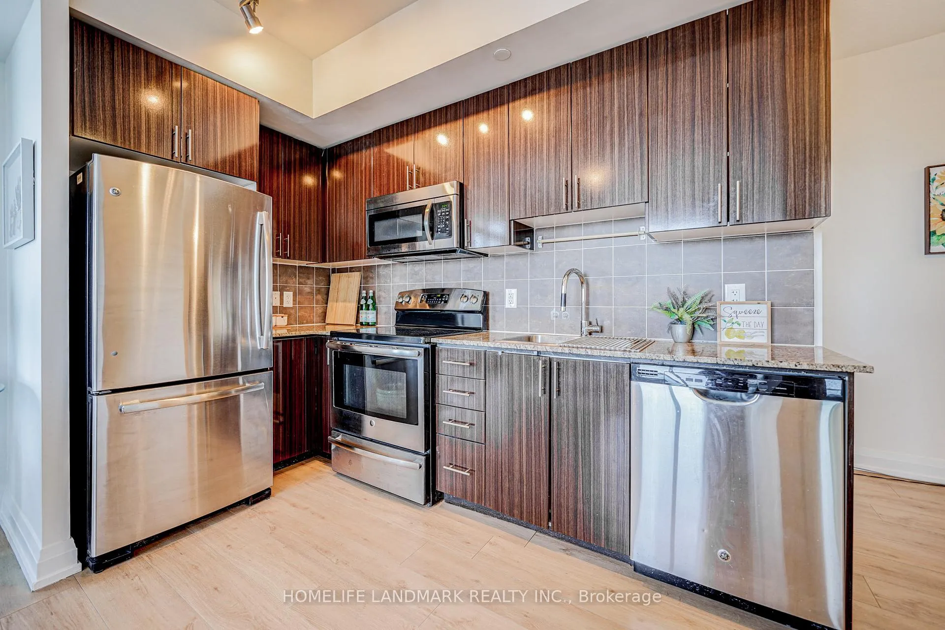 Photo 5 of Unit 2701, 7171 Yonge Street, Markham, Grandview — HOMEH