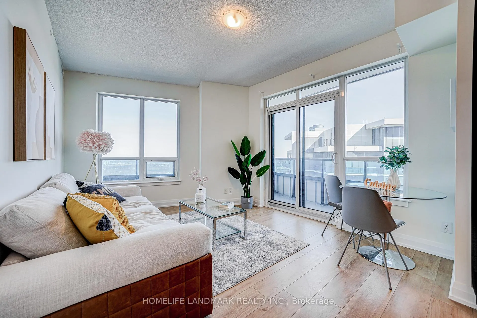 Photo 7 of Unit 2701, 7171 Yonge Street, Markham, Grandview — HOMEH