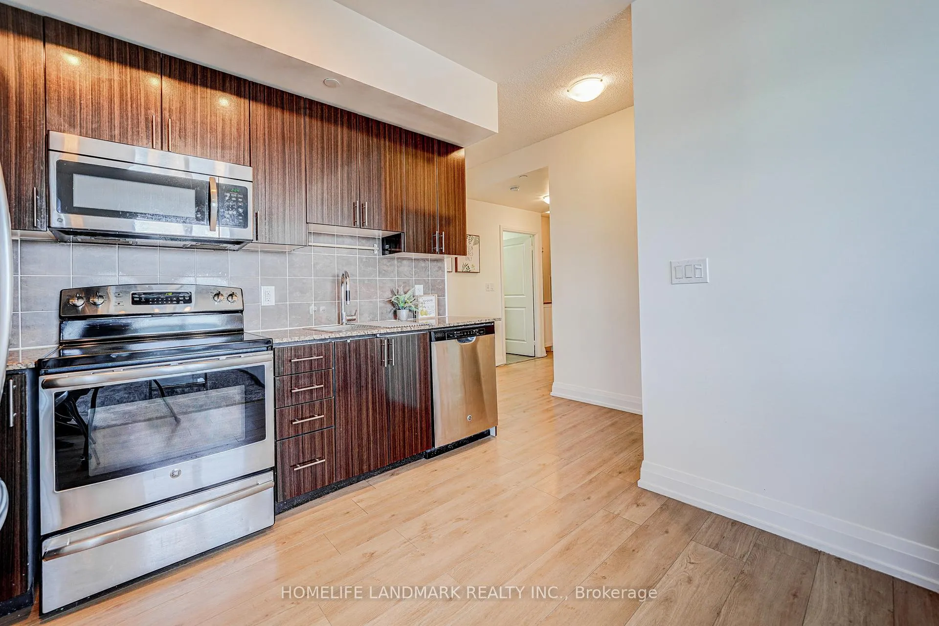 Photo 8 of Unit 2701, 7171 Yonge Street, Markham, Grandview — HOMEH