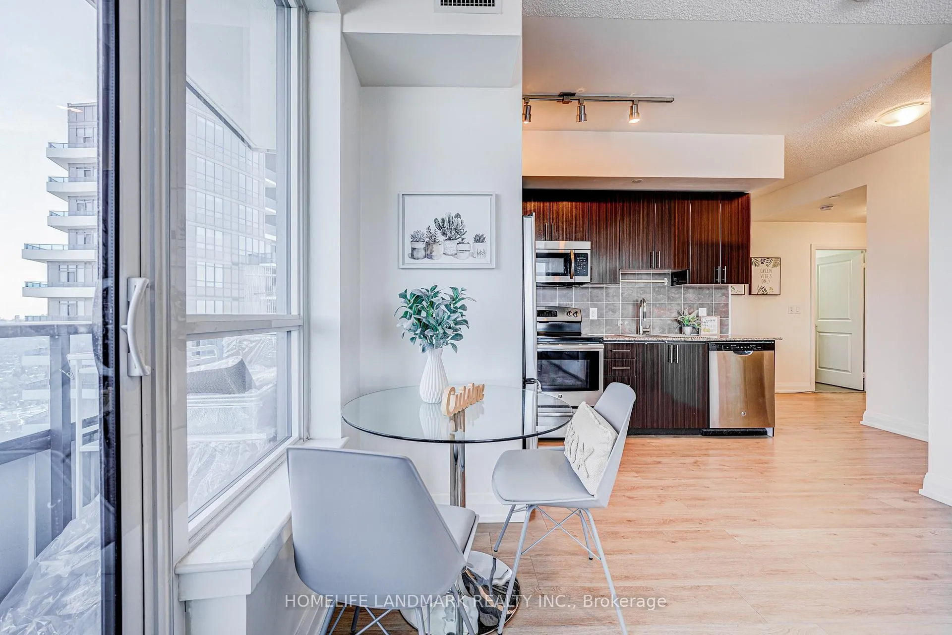Photo 10 of Unit 2701, 7171 Yonge Street, Markham, Grandview — HOMEH