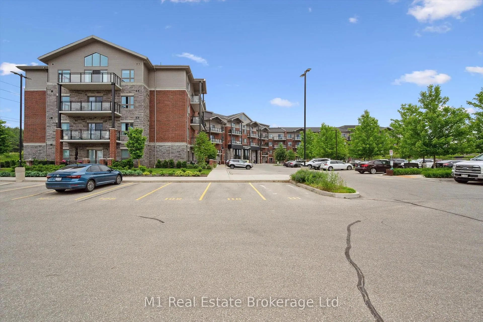 Photo 2 of Unit 13, 35 Kingsbury Square, Guelph, Pineridge/Westminster Woods — HOMEH