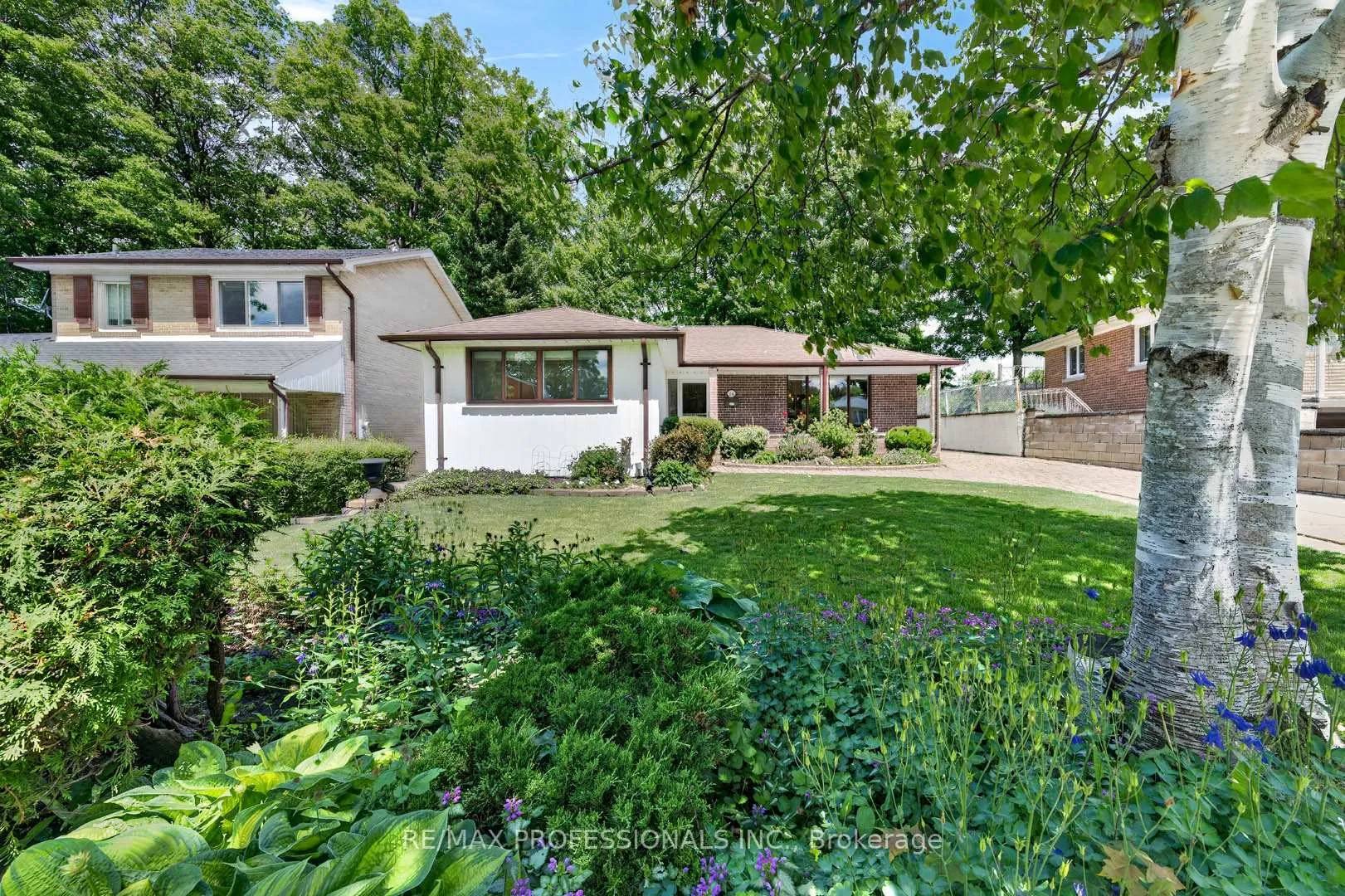 Photo 3 of 26 Bratty Road, North York, York University Heights — HOMEH