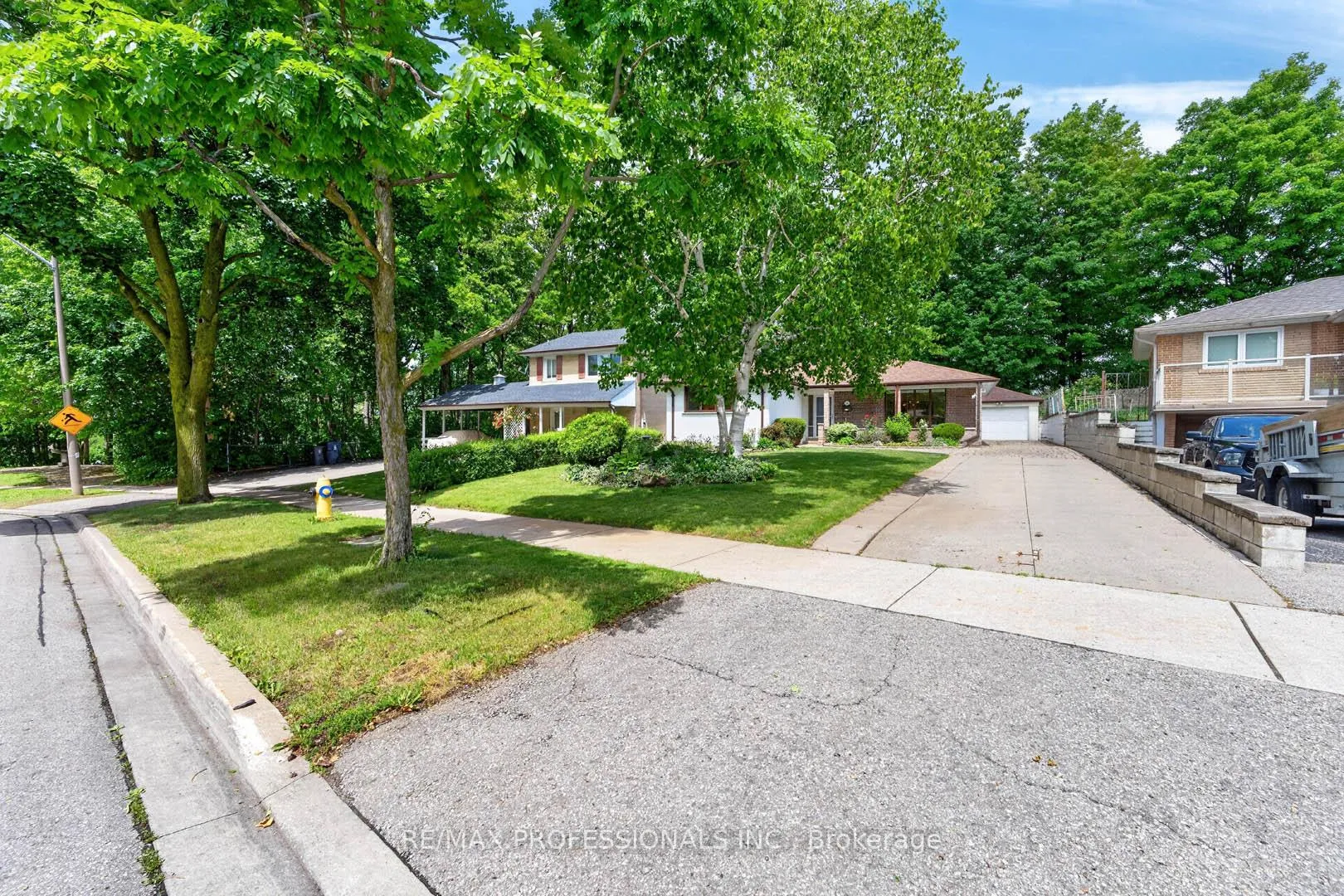 Photo 4 of 26 Bratty Road, North York, York University Heights — HOMEH
