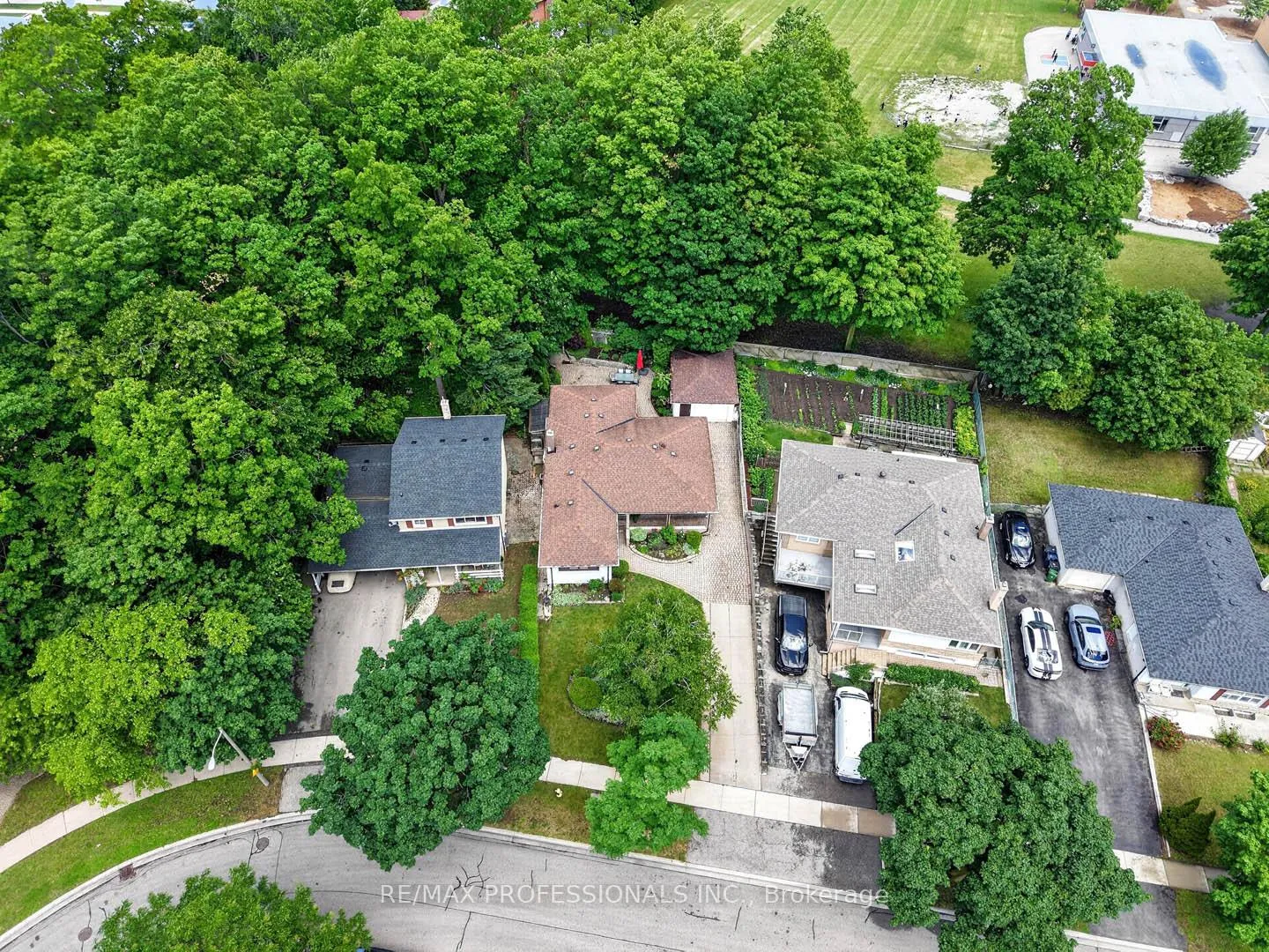 Photo 6 of 26 Bratty Road, North York, York University Heights — HOMEH