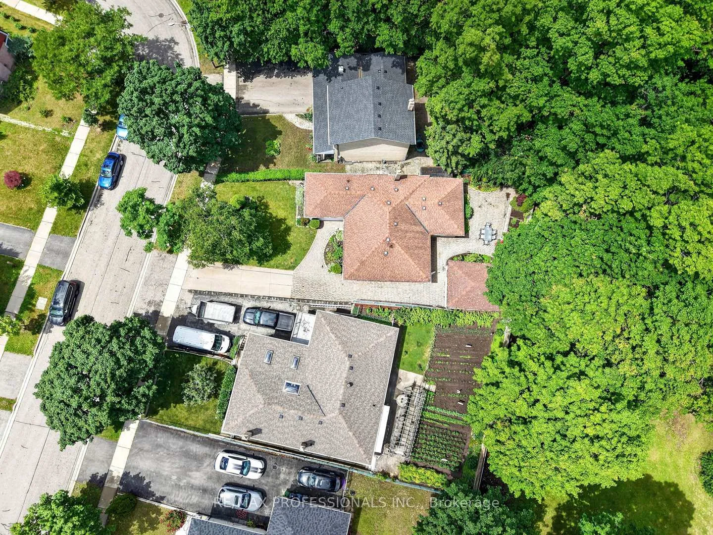 Photo 7 of 26 Bratty Road, North York, York University Heights — HOMEH