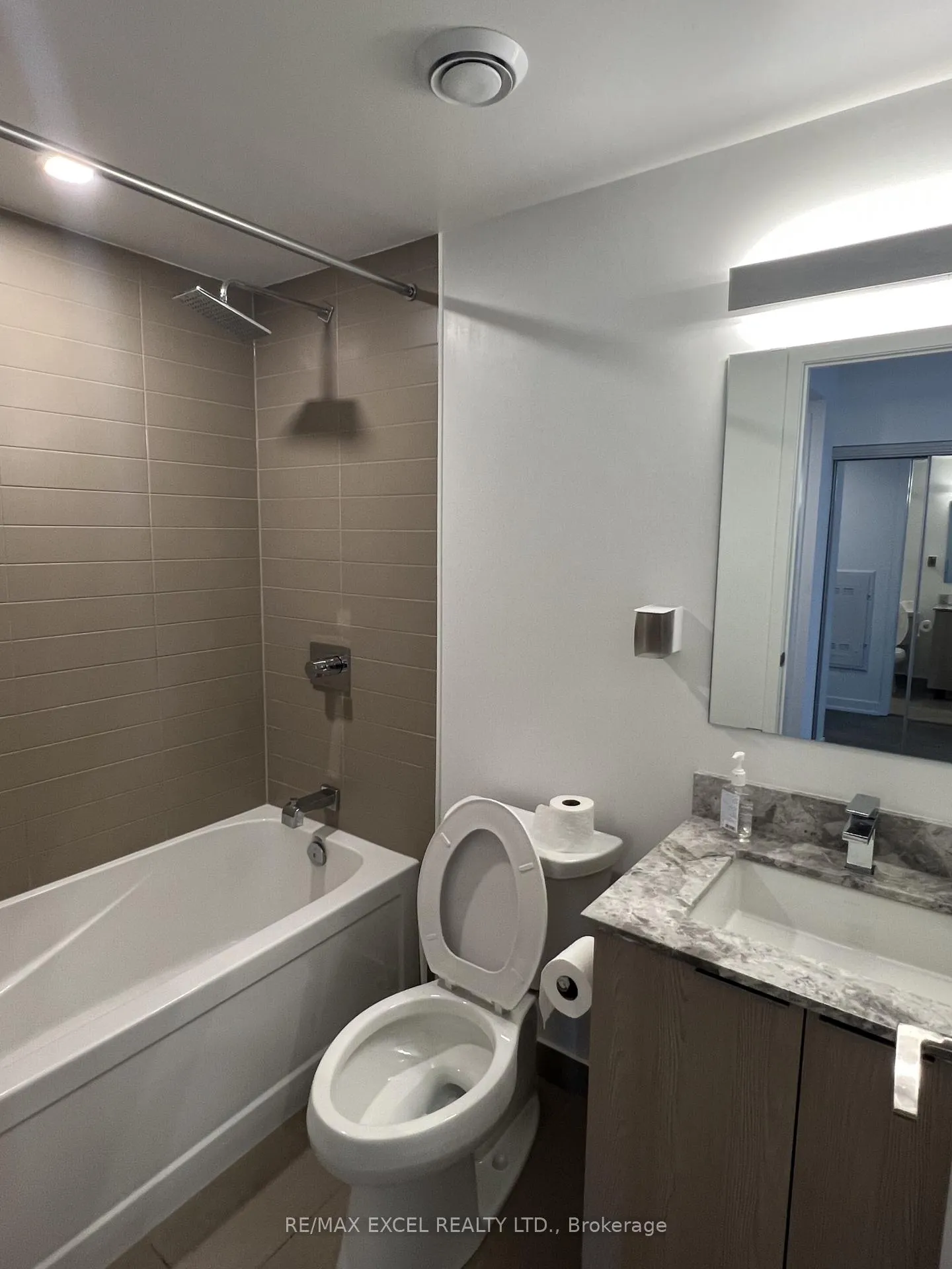 Photo 10 of Unit 2005, 501 Yonge Street, Toronto, Church-Yonge Corridor — HOMEH