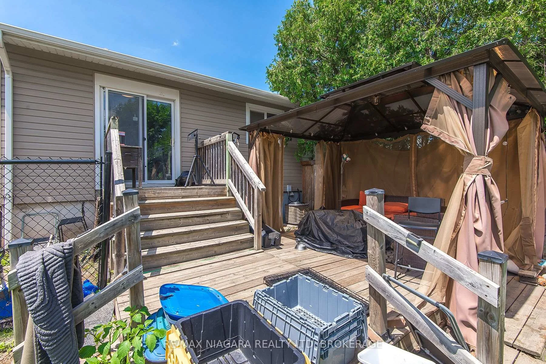 Photo 5 of 58 Dorchester Boulevard, St. Catharines, Carlton/Bunting — HOMEH