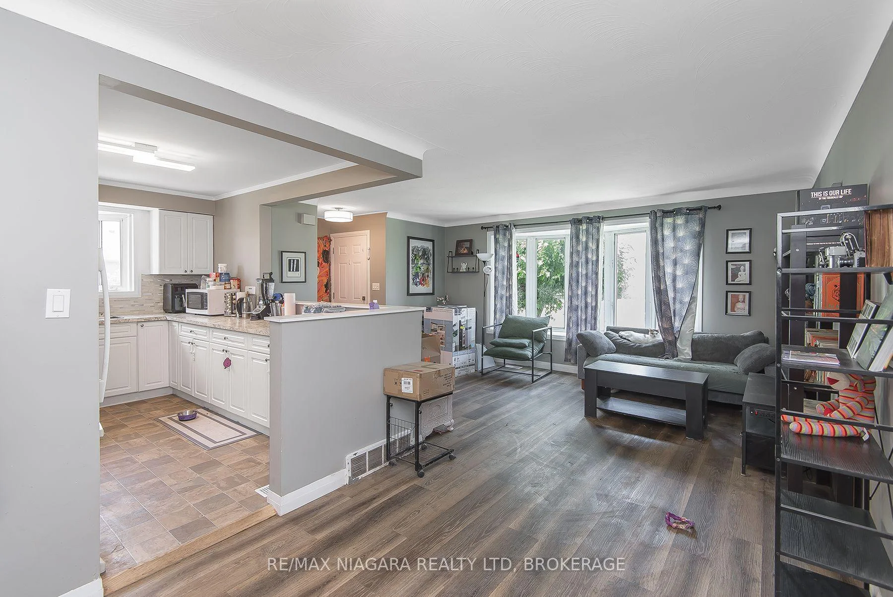 Photo 10 of 58 Dorchester Boulevard, St. Catharines, Carlton/Bunting — HOMEH