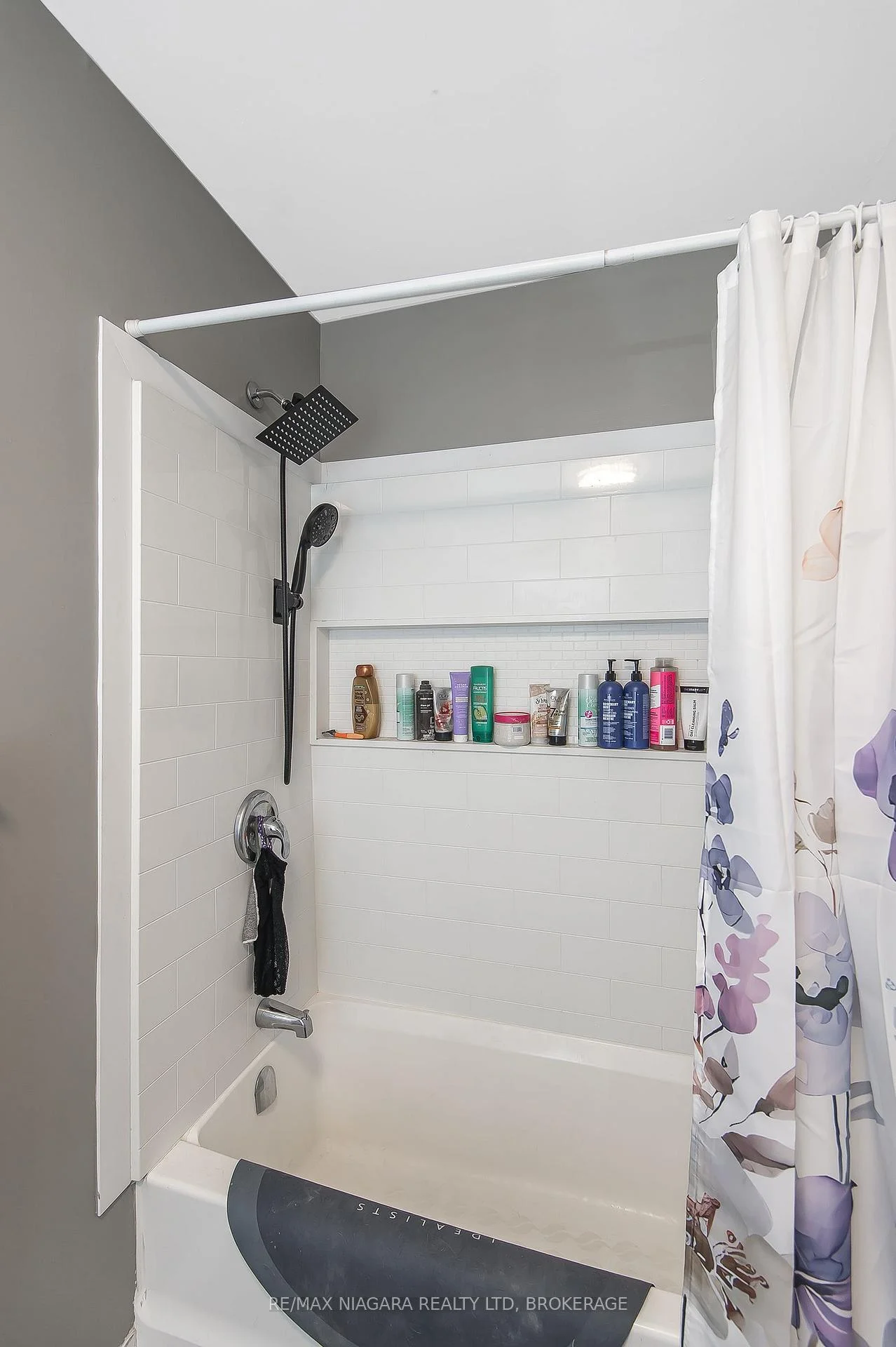 Photo 16 of 58 Dorchester Boulevard, St. Catharines, Carlton/Bunting — HOMEH