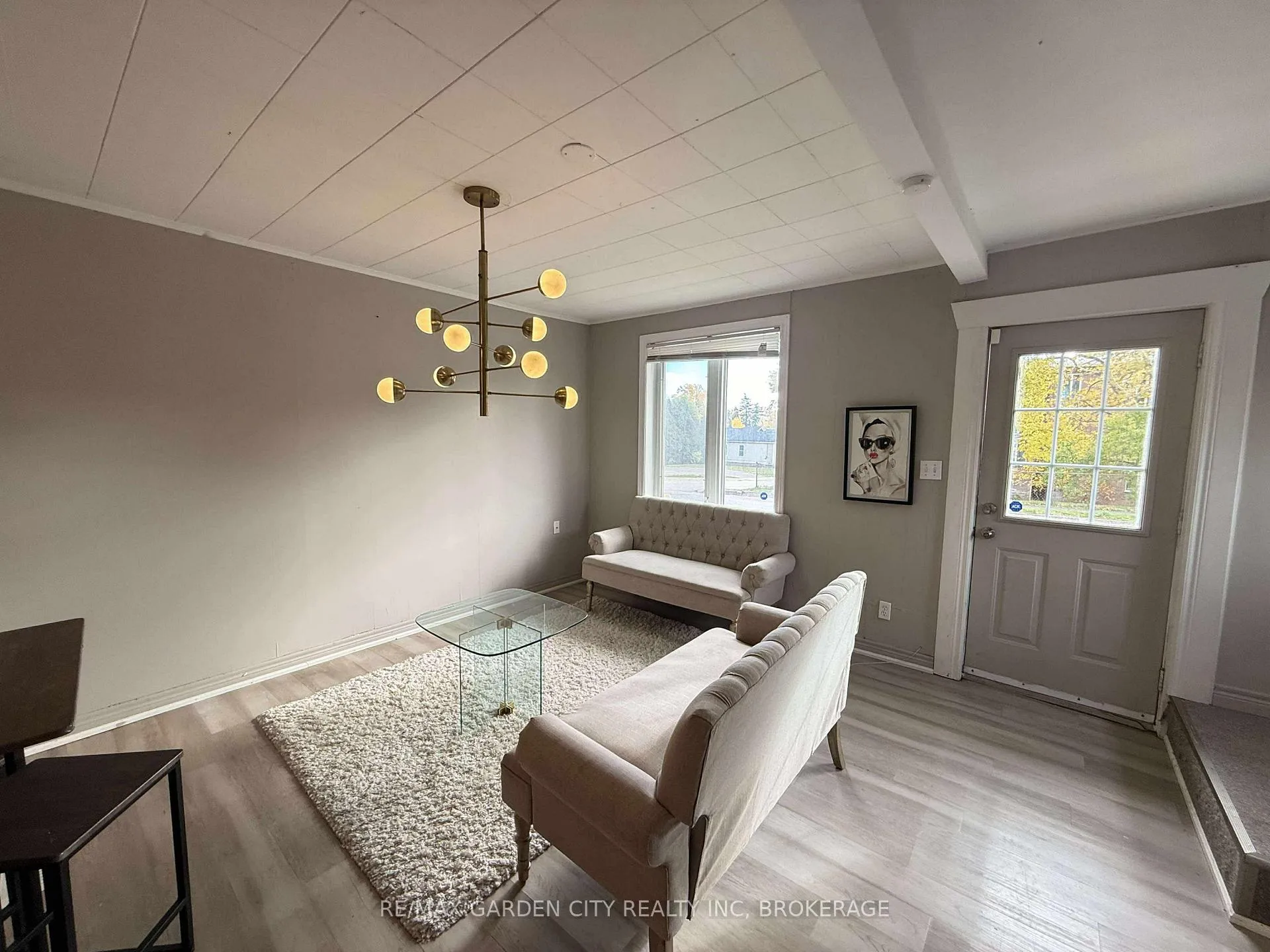 Photo 2 of Unit 1, 130 St Paul Crescent E, St. Catharines, Western Hill — HOMEH