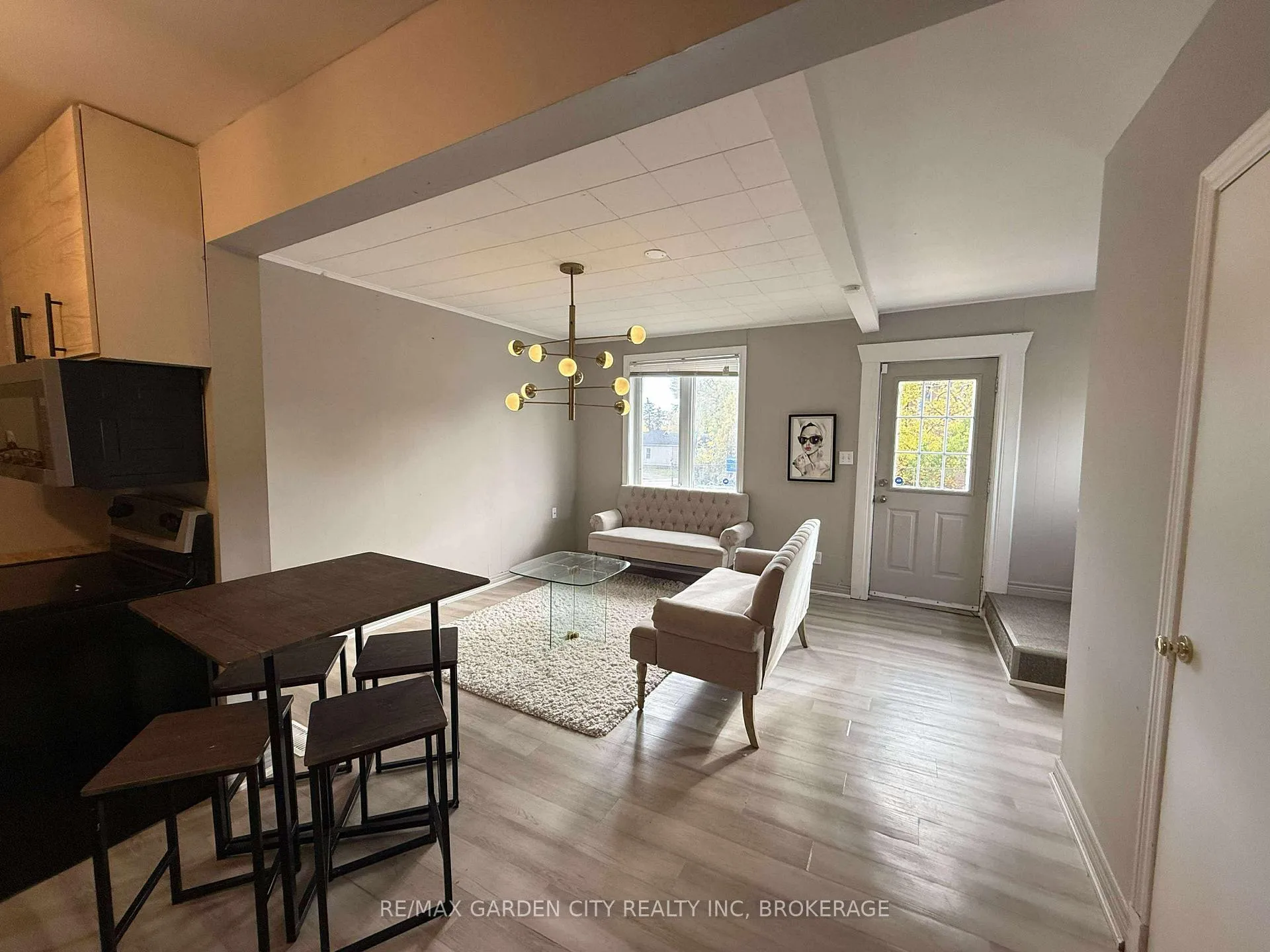 Photo 4 of Unit 1, 130 St Paul Crescent E, St. Catharines, Western Hill — HOMEH