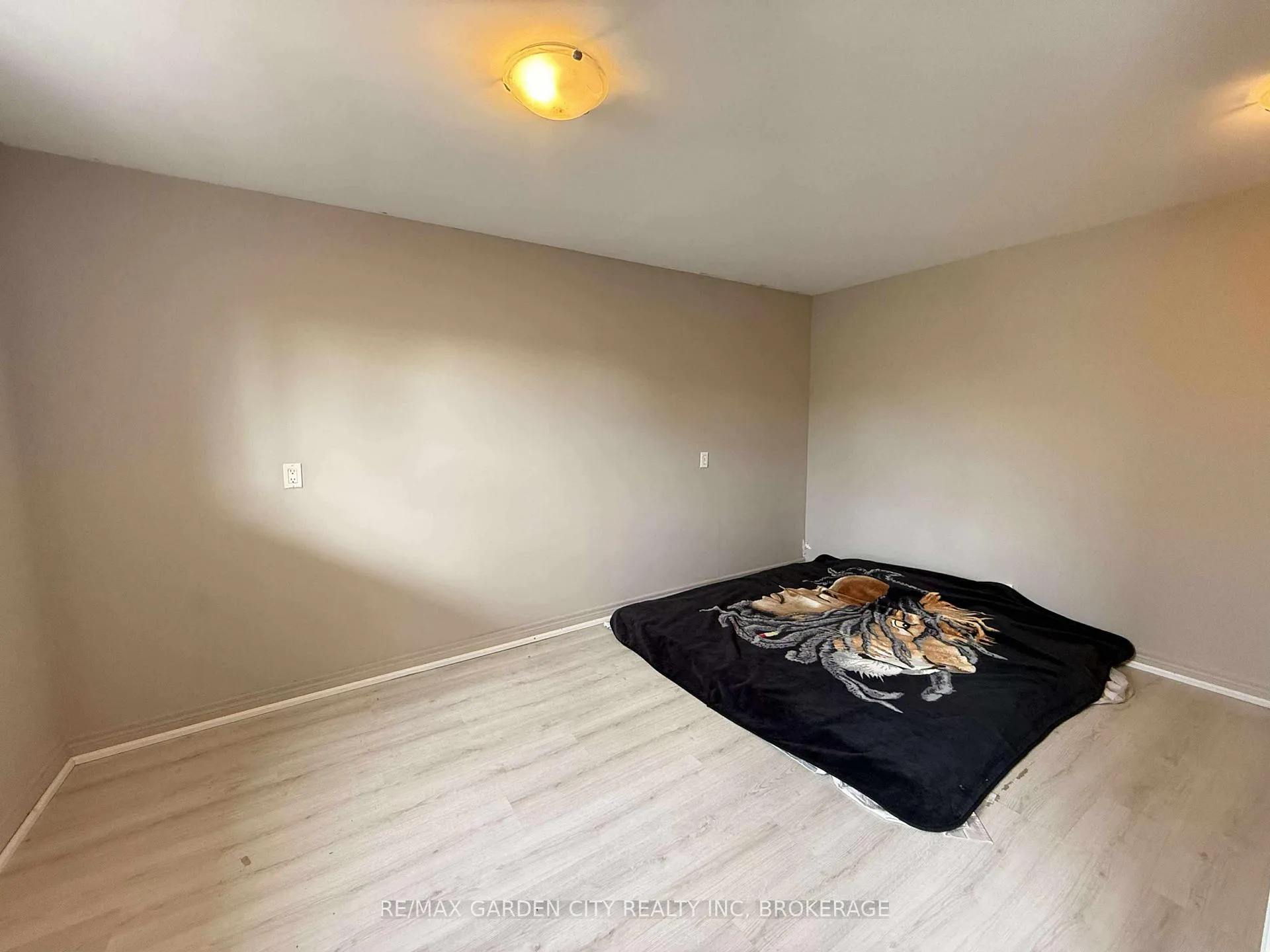 Photo 8 of Unit 1, 130 St Paul Crescent E, St. Catharines, Western Hill — HOMEH