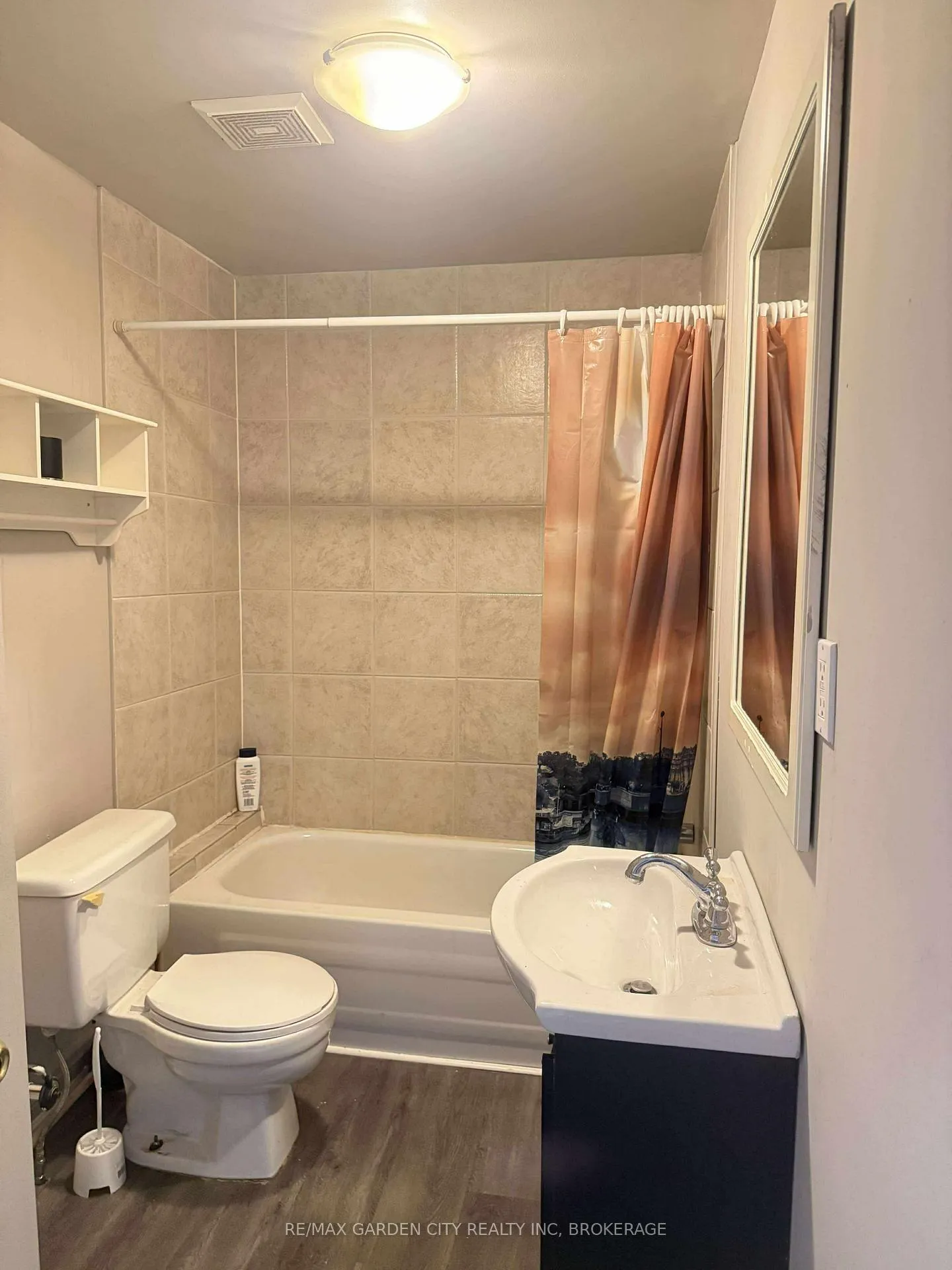Photo 9 of Unit 1, 130 St Paul Crescent E, St. Catharines, Western Hill — HOMEH