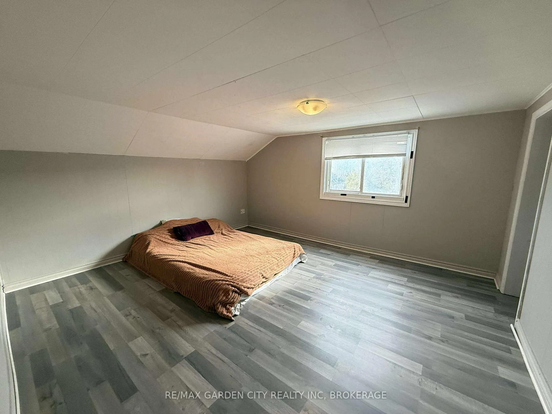 Photo 11 of Unit 1, 130 St Paul Crescent E, St. Catharines, Western Hill — HOMEH