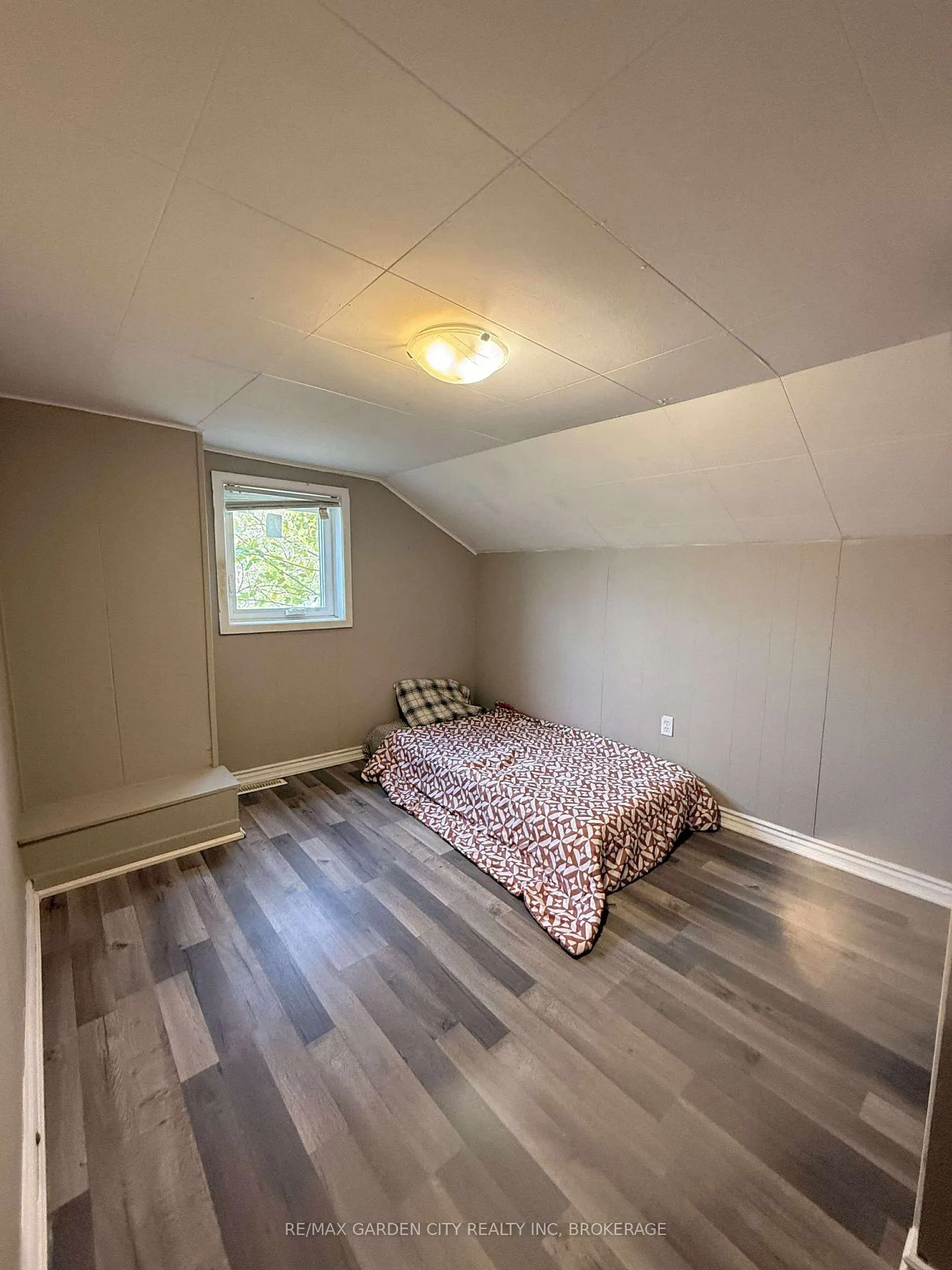 Photo 15 of Unit 1, 130 St Paul Crescent E, St. Catharines, Western Hill — HOMEH