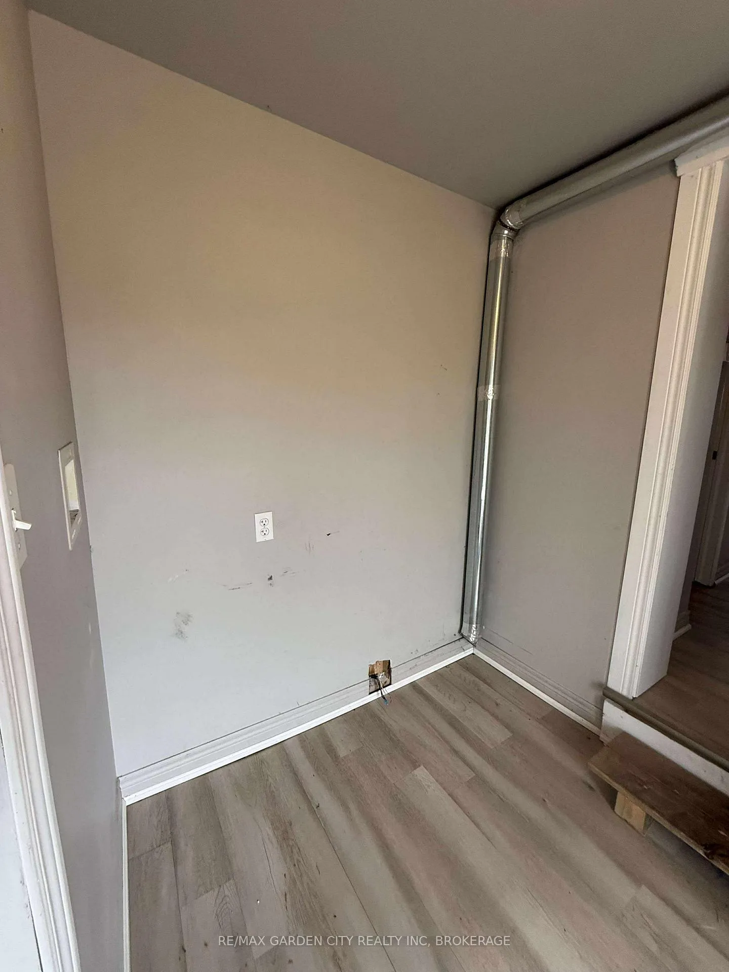 Photo 16 of Unit 1, 130 St Paul Crescent E, St. Catharines, Western Hill — HOMEH