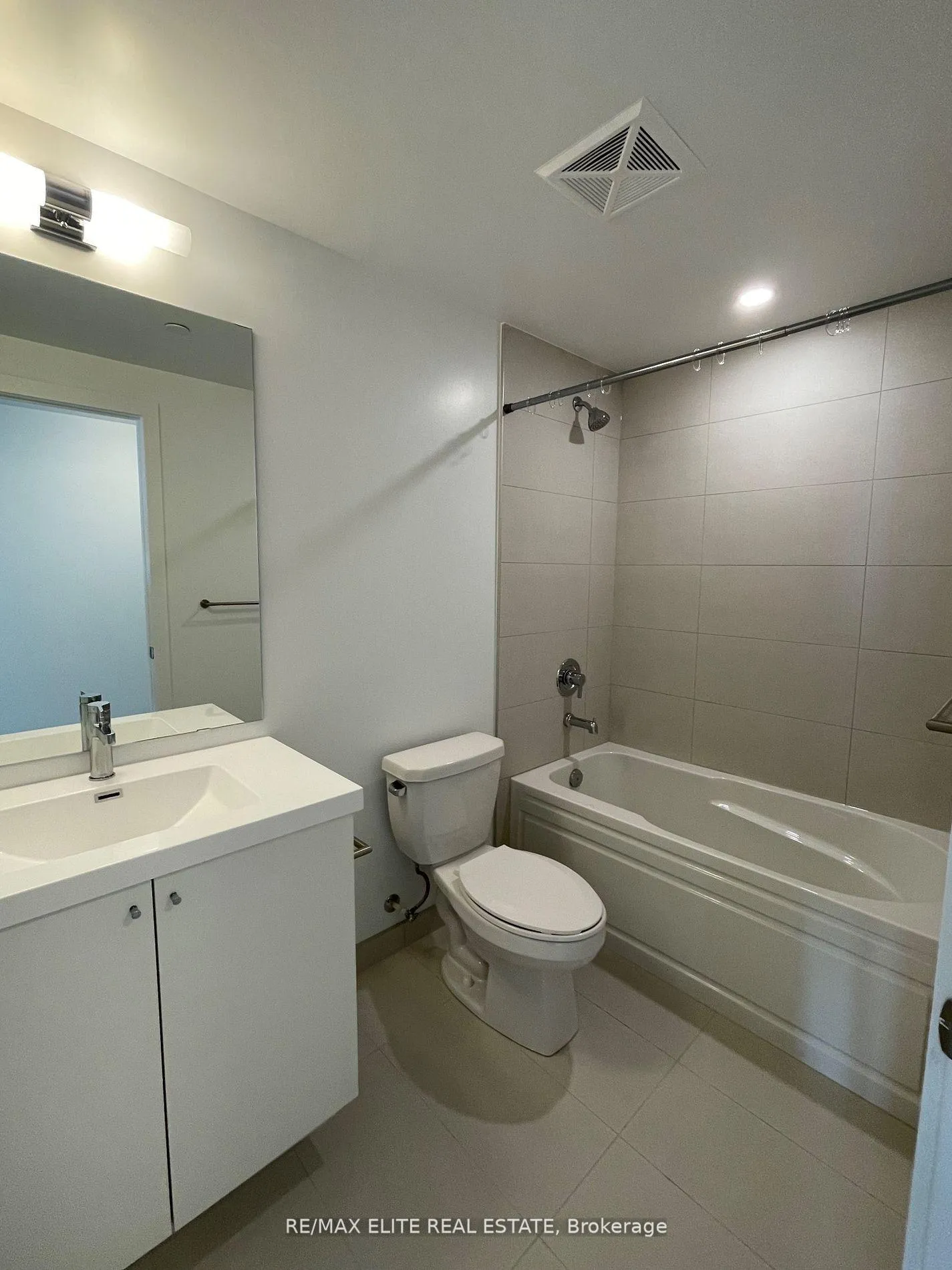 Photo 6 of Unit 2715, 2545 Simcoe Street N, Oshawa, Windfields — HOMEH