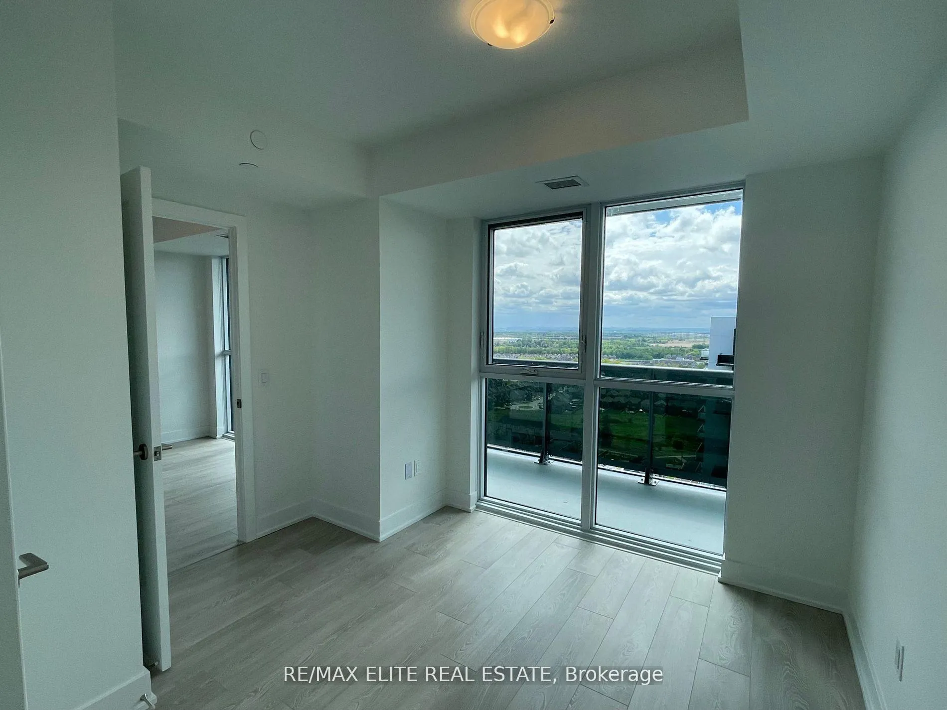 Photo 7 of Unit 2715, 2545 Simcoe Street N, Oshawa, Windfields — HOMEH
