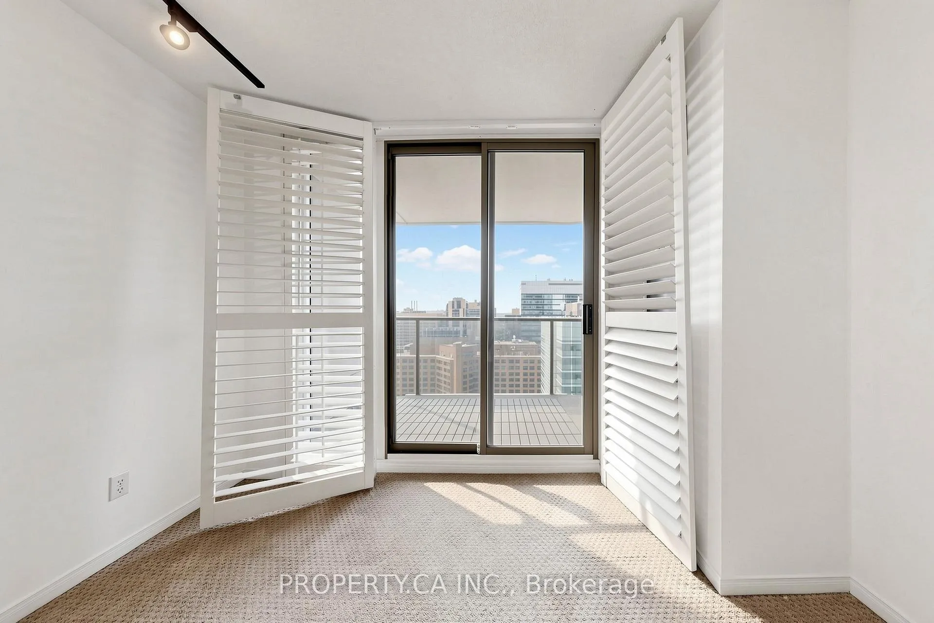 Photo 10 of Unit 3303, 750 Bay Street, Toronto, Bay Street Corridor — HOMEH