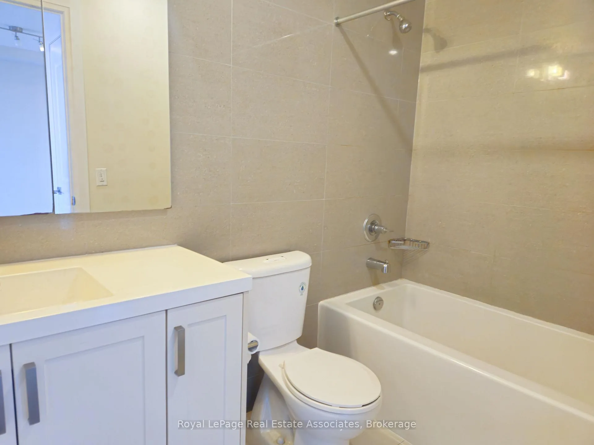 Photo 4 of Unit 807, 1 Old Mill Drive, Toronto, High Park-Swansea — HOMEH