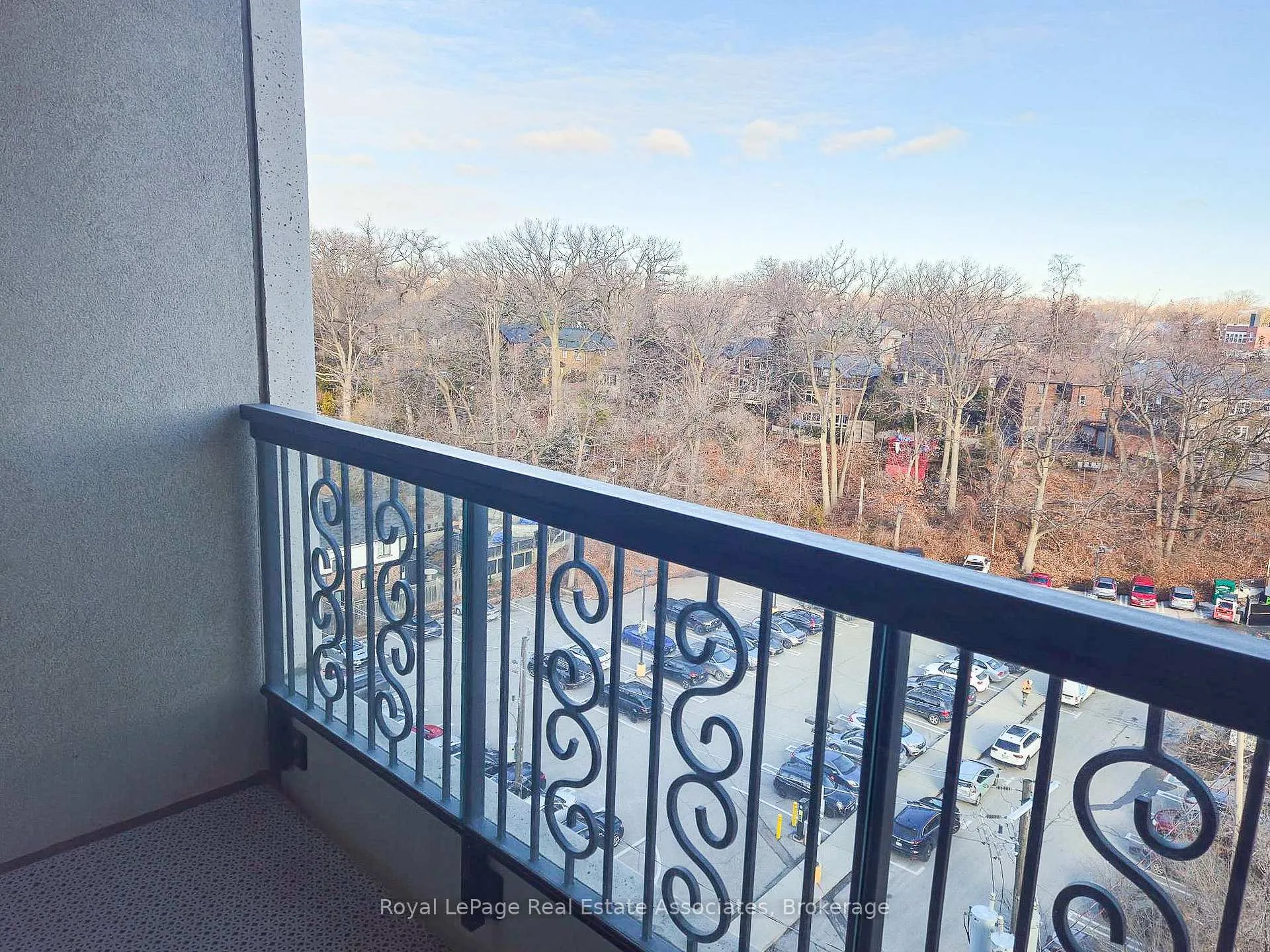 Photo 5 of Unit 807, 1 Old Mill Drive, Toronto, High Park-Swansea — HOMEH