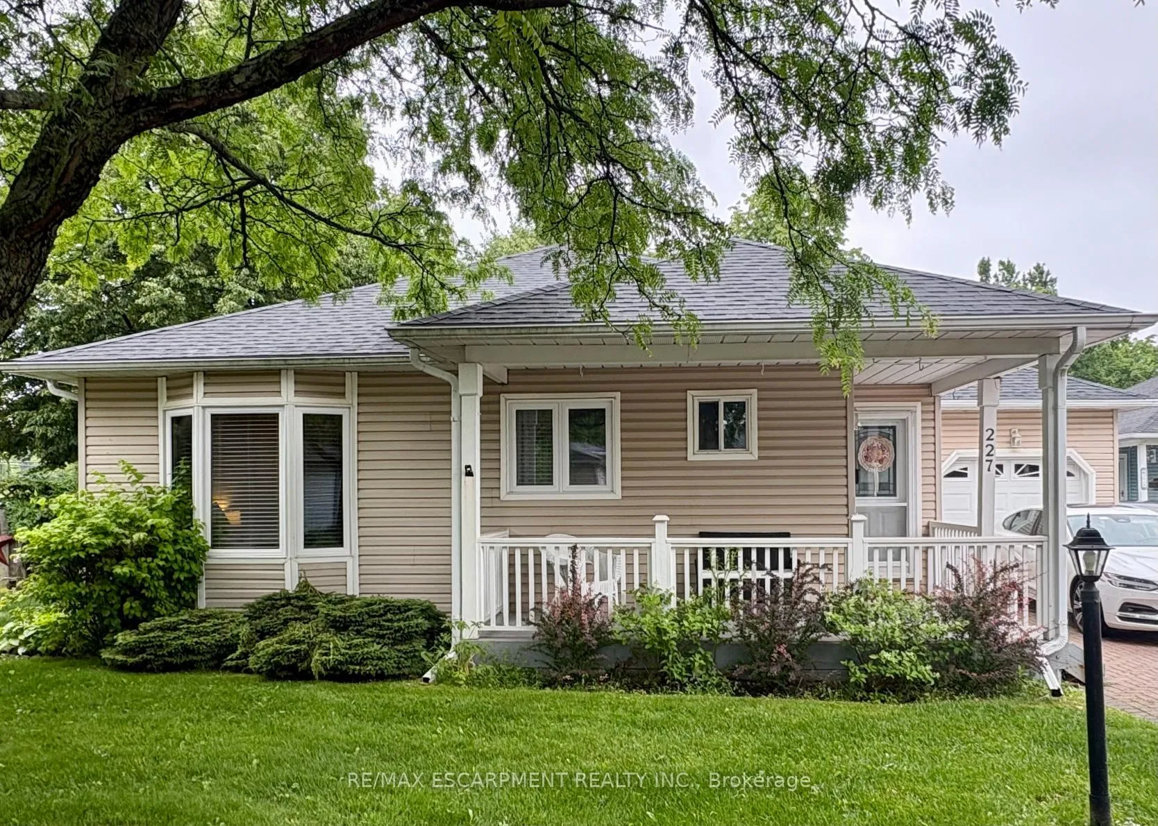 Photo 2 of 227 Silverbirch Boulevard, Hamilton, Rural Glanbrook — HOMEH