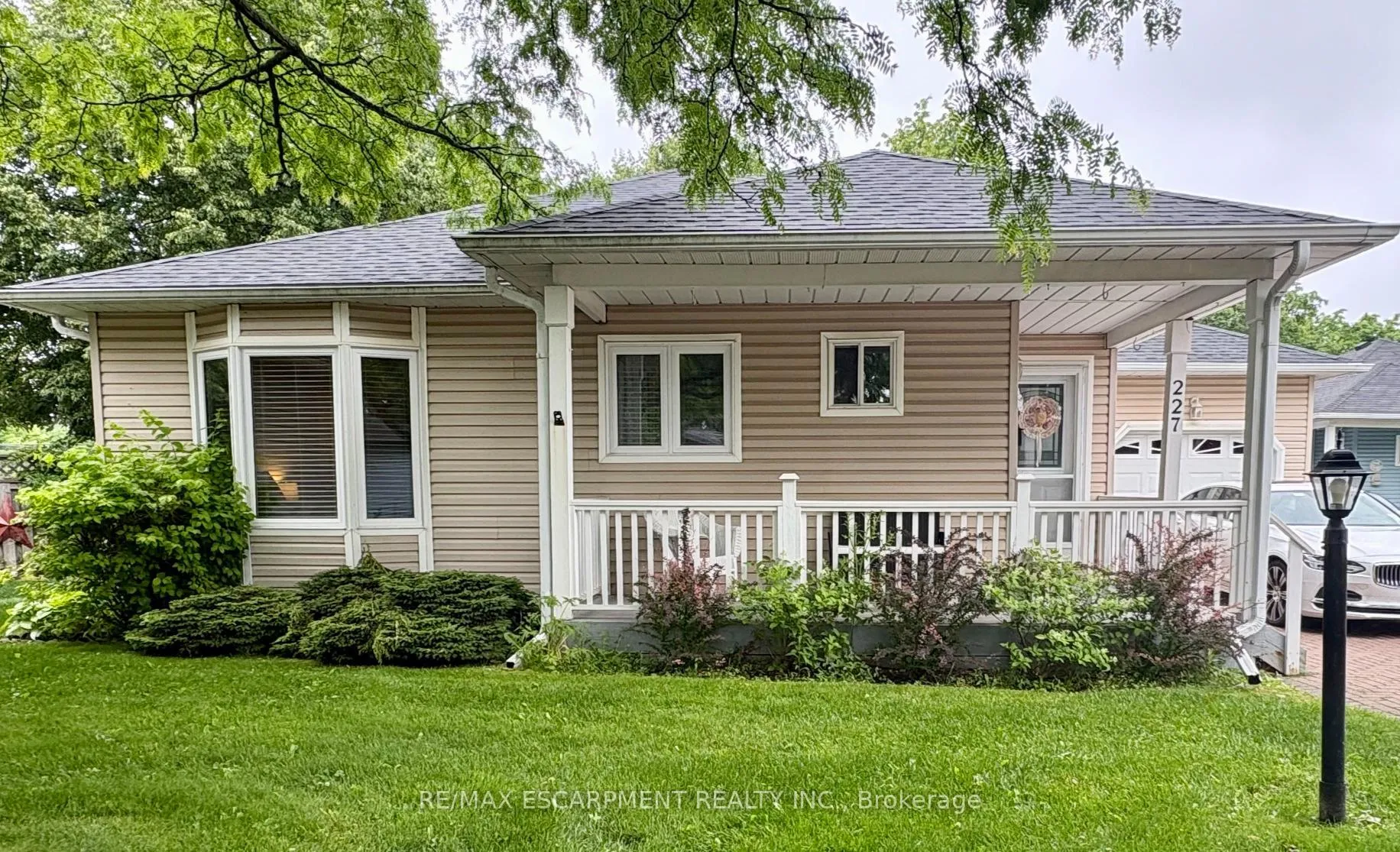 Photo 3 of 227 Silverbirch Boulevard, Hamilton, Rural Glanbrook — HOMEH