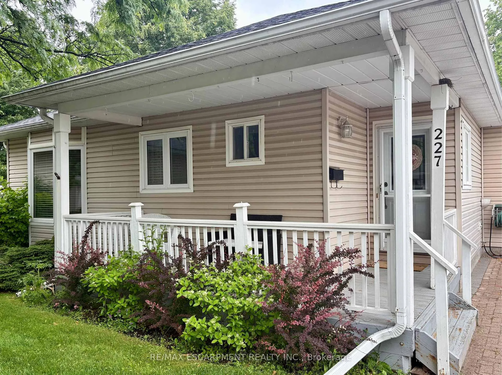 Photo 4 of 227 Silverbirch Boulevard, Hamilton, Rural Glanbrook — HOMEH