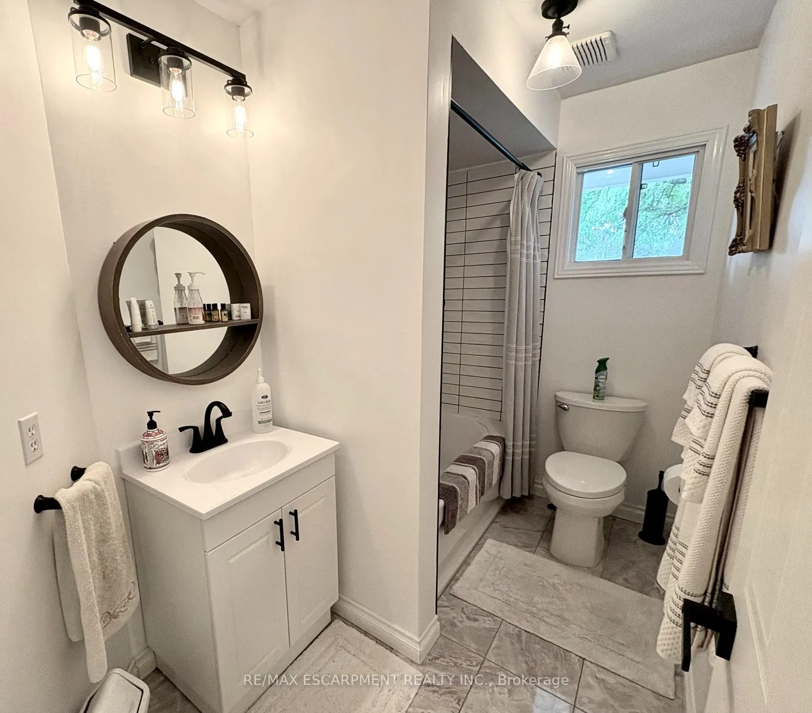 Photo 9 of 227 Silverbirch Boulevard, Hamilton, Rural Glanbrook — HOMEH