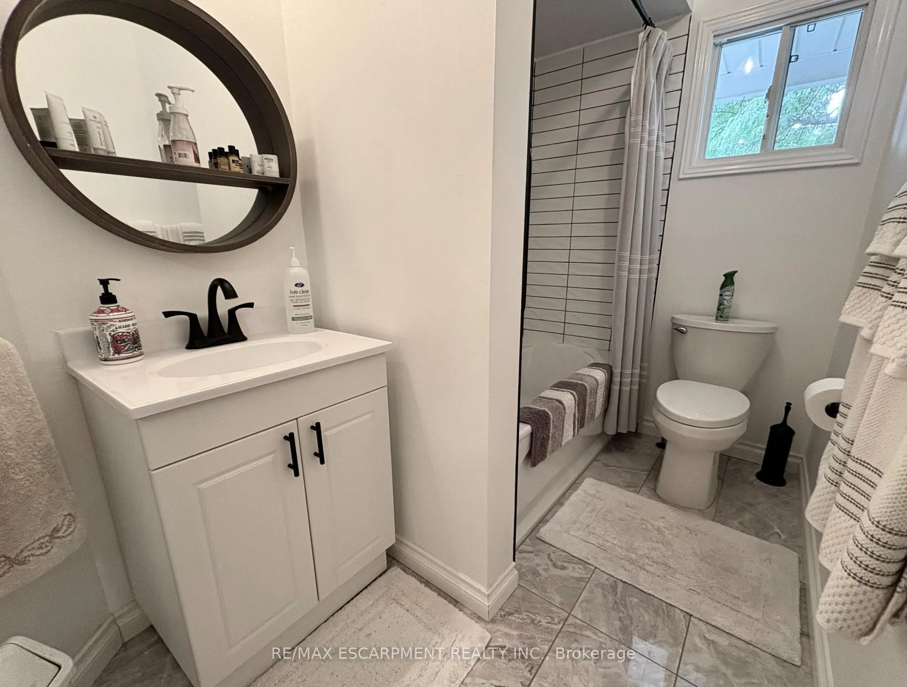 Photo 10 of 227 Silverbirch Boulevard, Hamilton, Rural Glanbrook — HOMEH