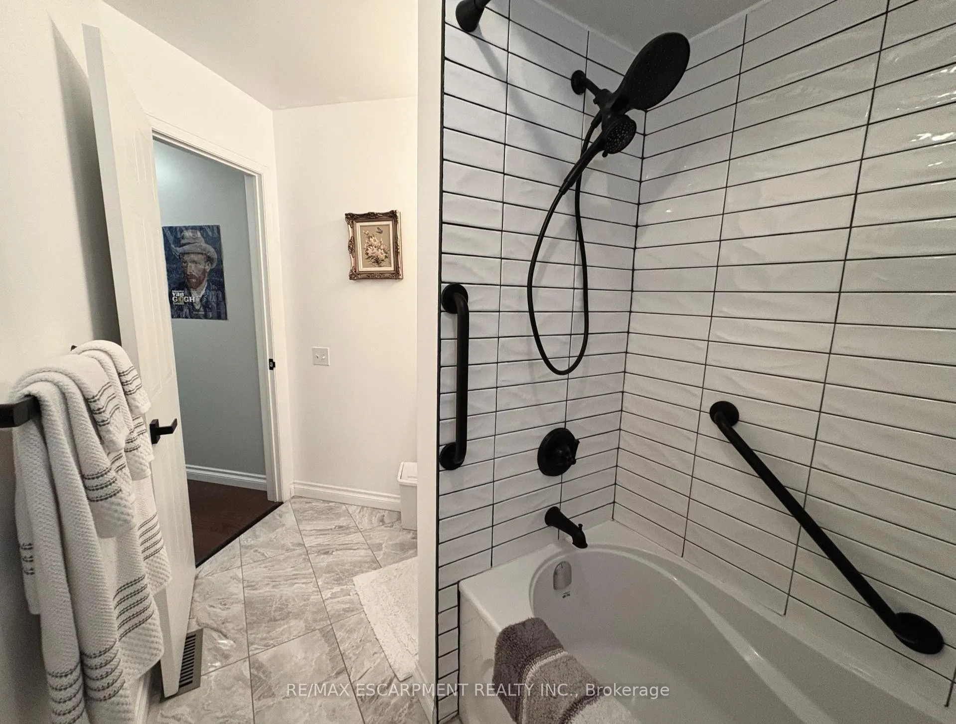 Photo 11 of 227 Silverbirch Boulevard, Hamilton, Rural Glanbrook — HOMEH
