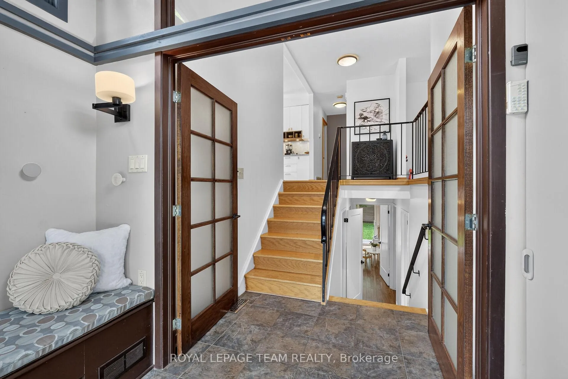 Photo 5 of 1282 Alloway Crescent, Ottawa, Carson Grove — HOMEH