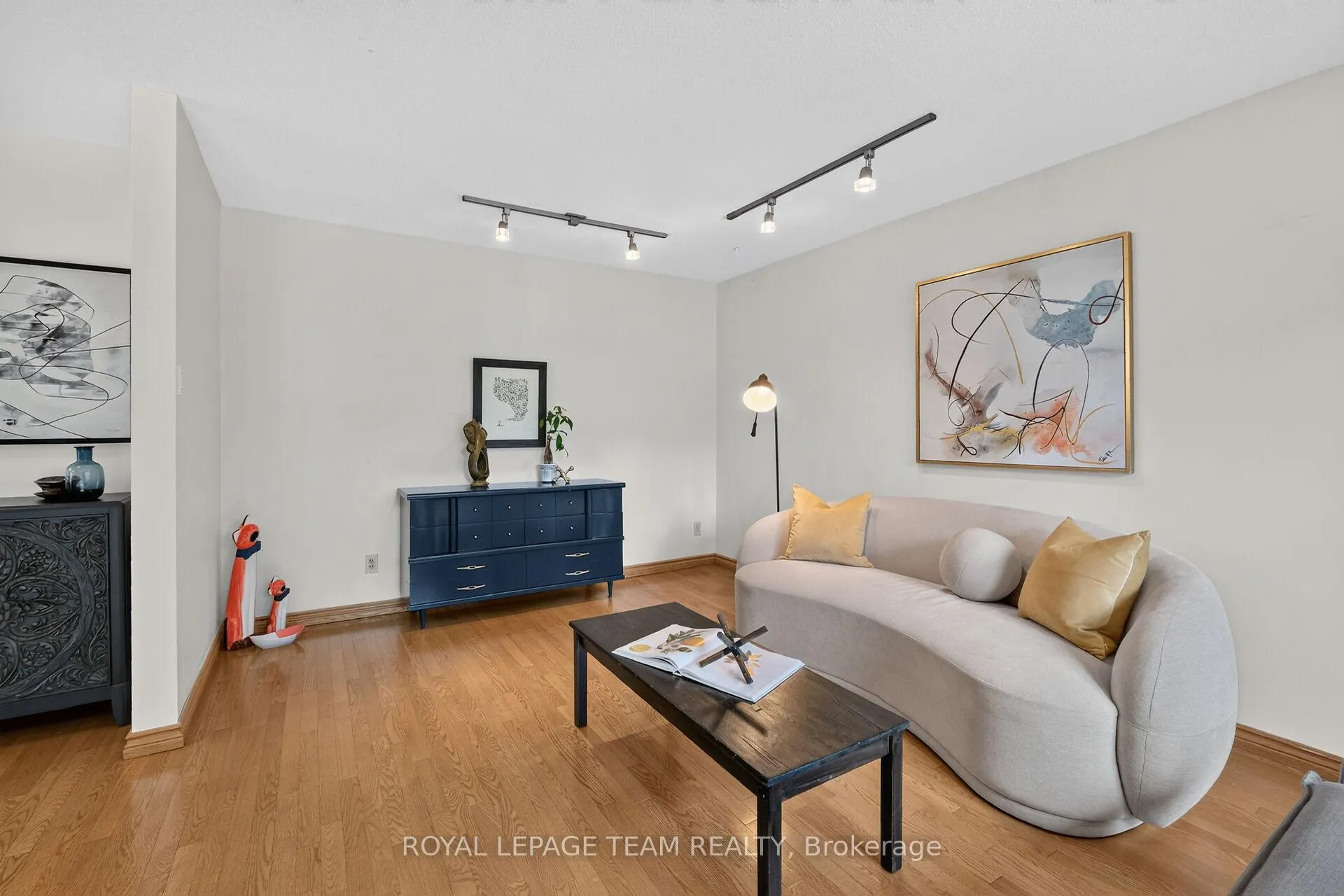 Photo 10 of 1282 Alloway Crescent, Ottawa, Carson Grove — HOMEH